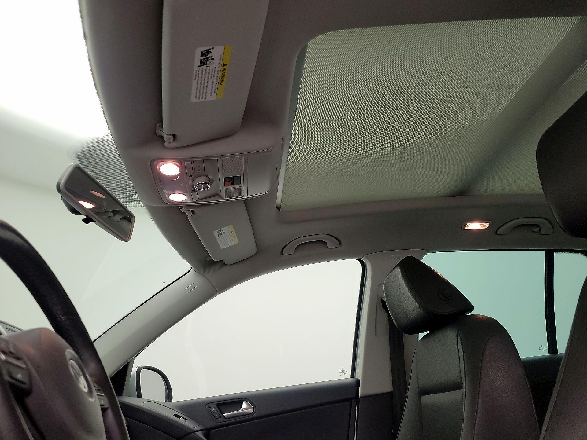 Thumbnail: 2015 Volkswagen Tiguan - 18