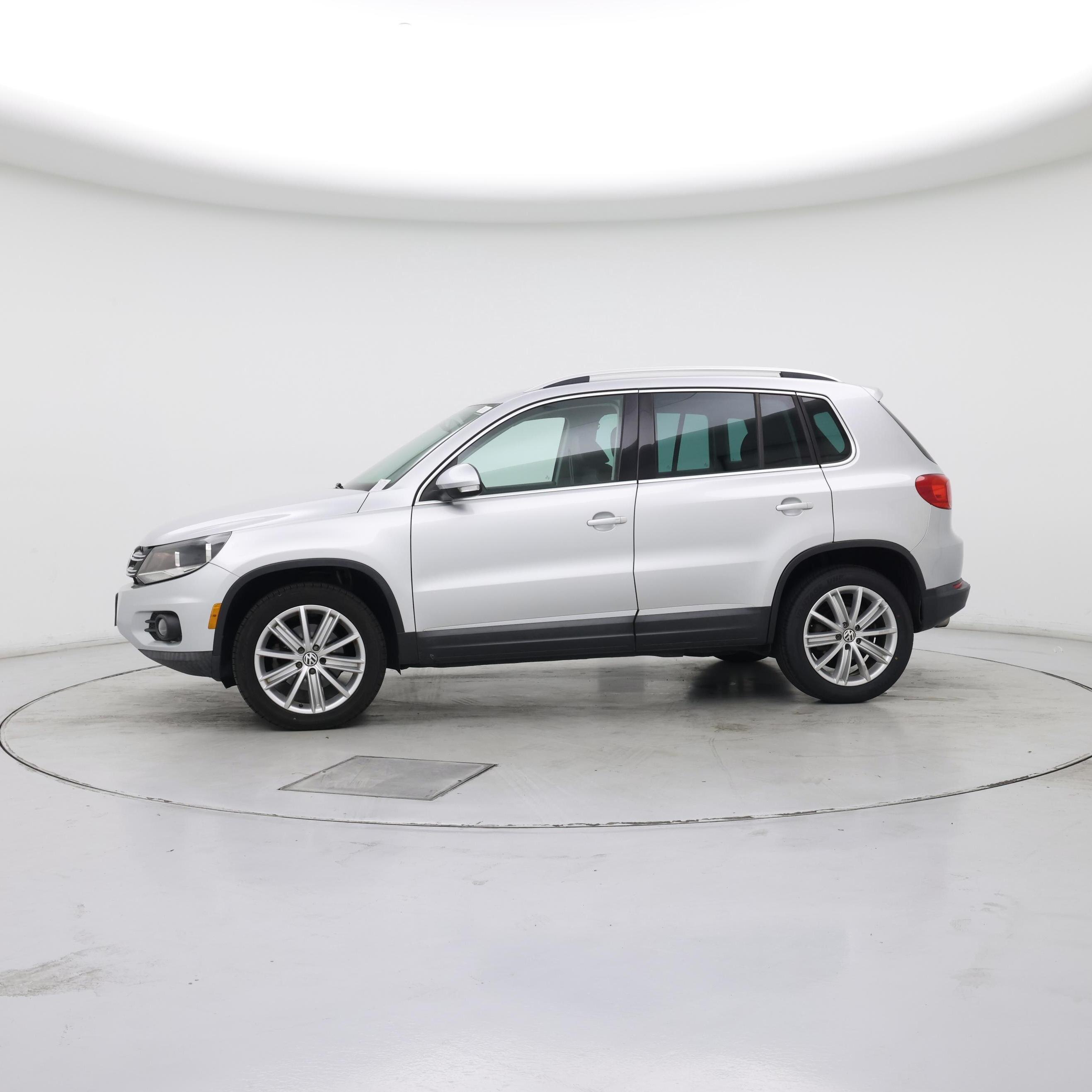 Thumbnail: 2015 Volkswagen Tiguan - 3