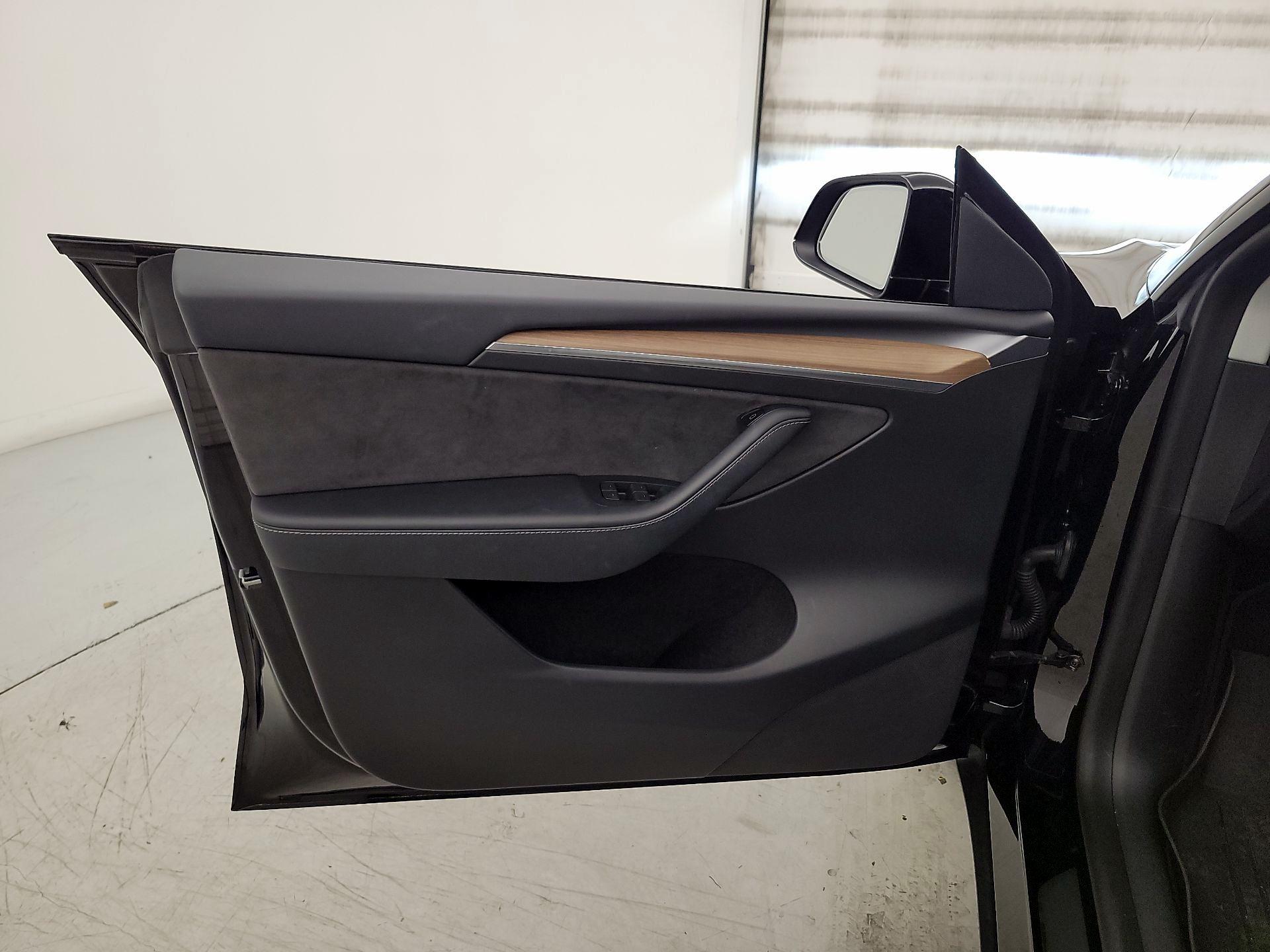 Thumbnail: 2023 Tesla Model Y - 12