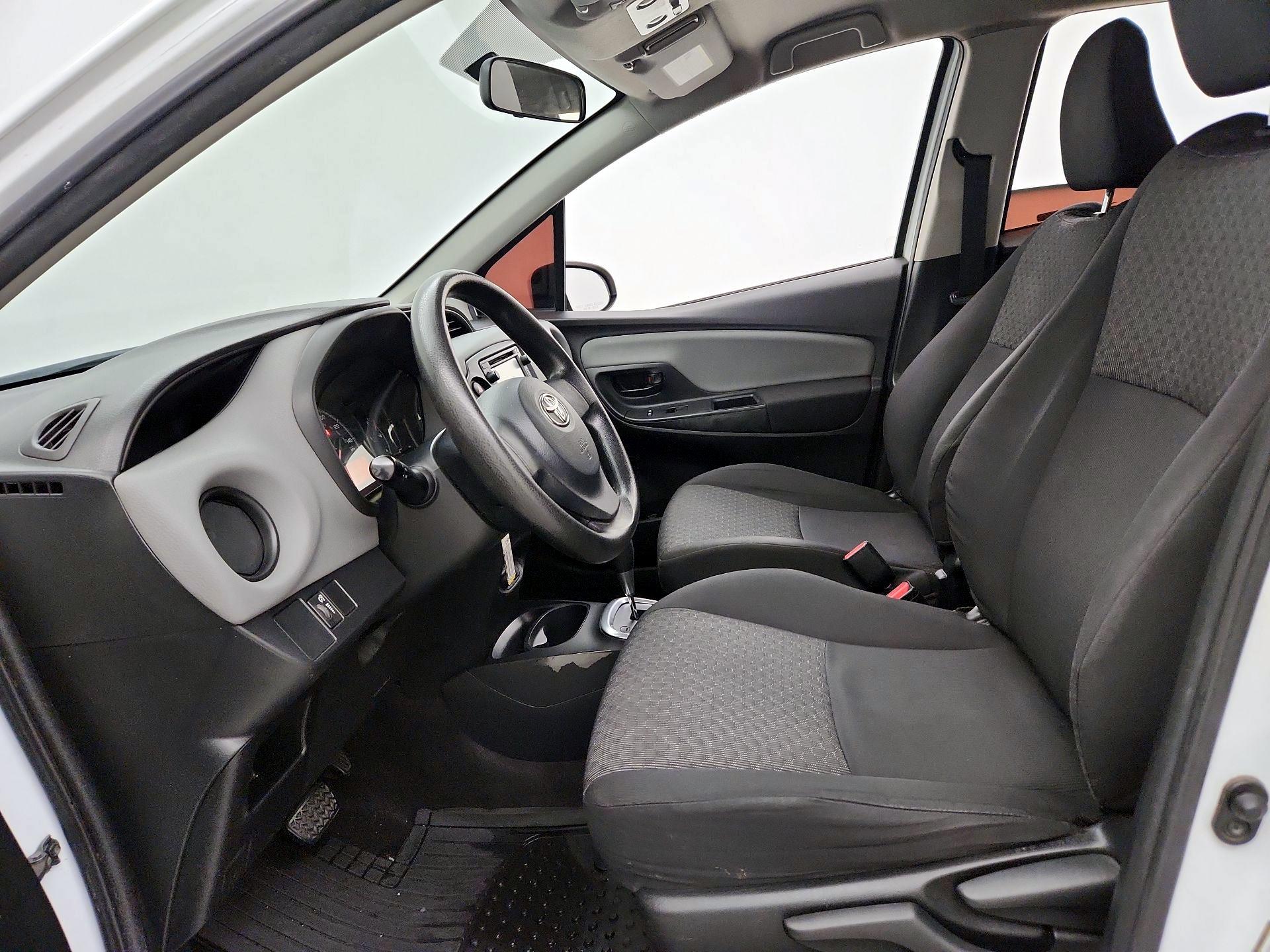Thumbnail: 2015 Toyota Yaris - 11