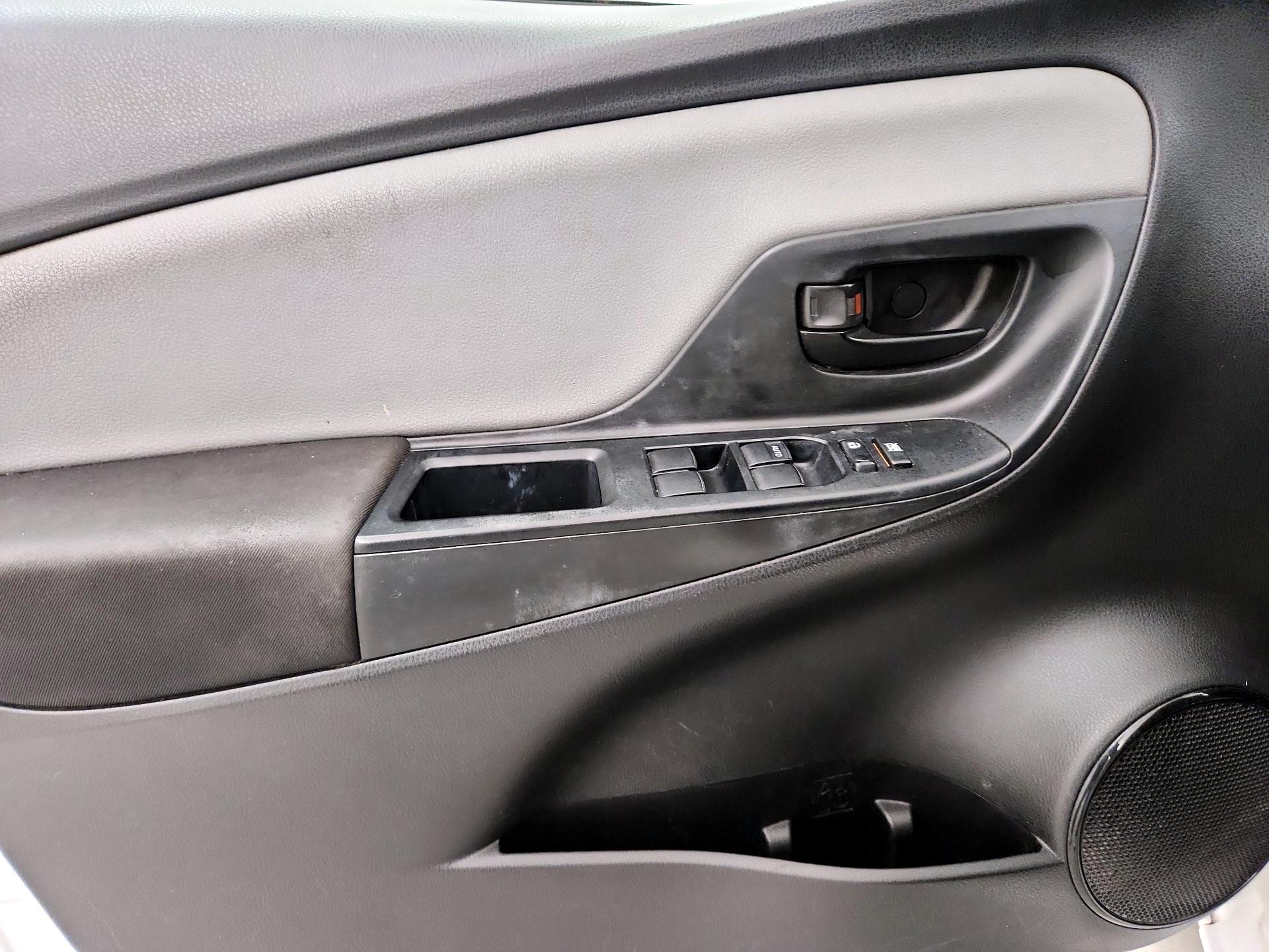 Thumbnail: 2015 Toyota Yaris - 12