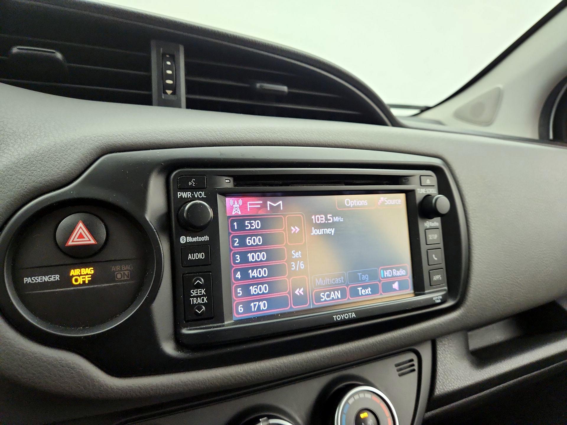 Thumbnail: 2015 Toyota Yaris - 14
