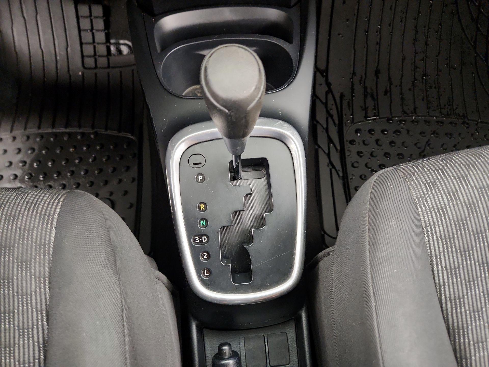 Thumbnail: 2015 Toyota Yaris - 16