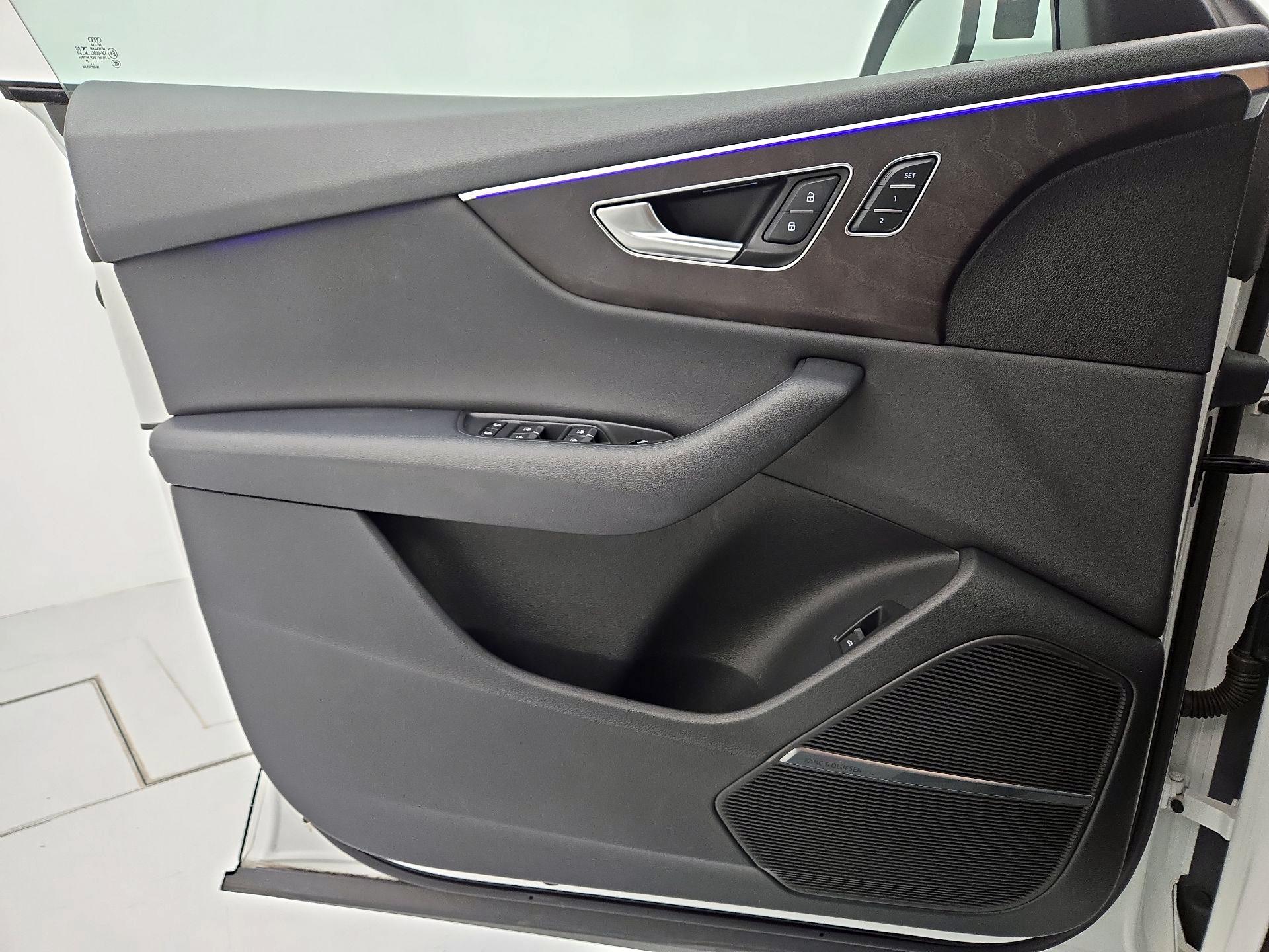 Thumbnail: 2019 Audi Q8 - 12