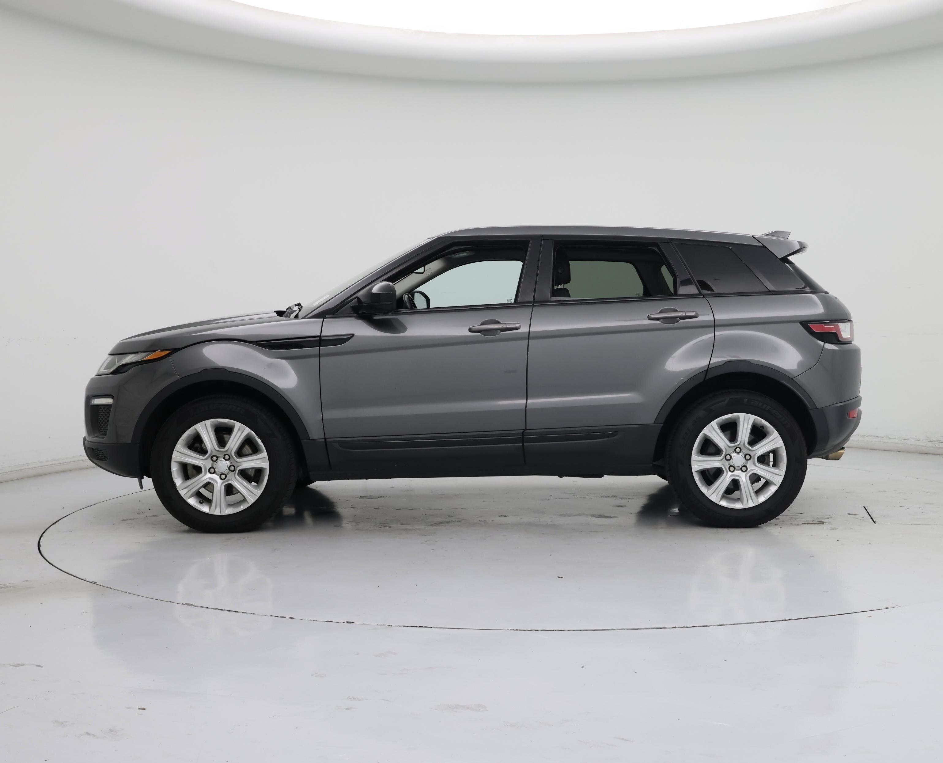 Thumbnail: 2017 Land Rover Range Rover Evoque - 3
