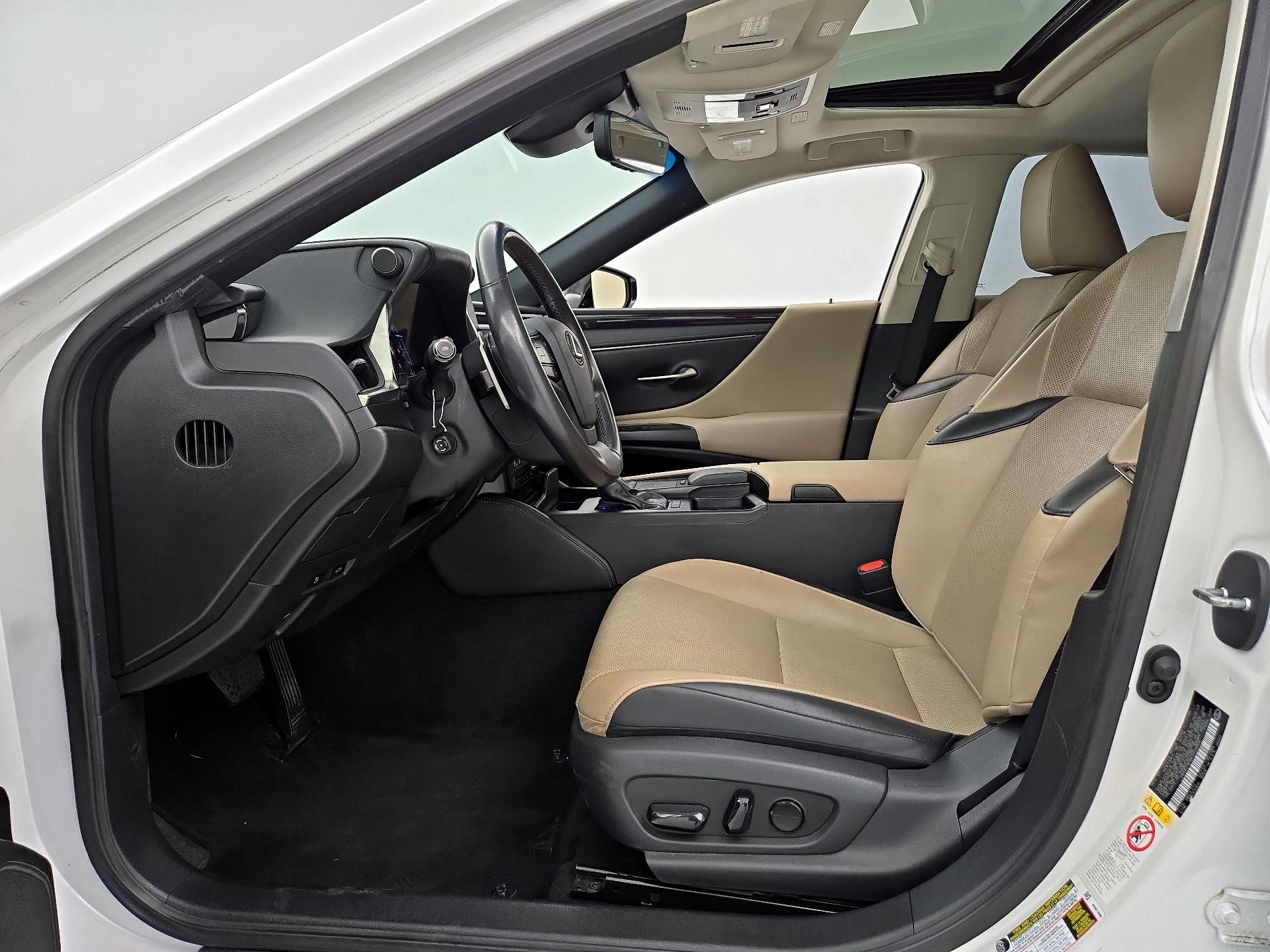 Thumbnail: 2019 Lexus ES - 11