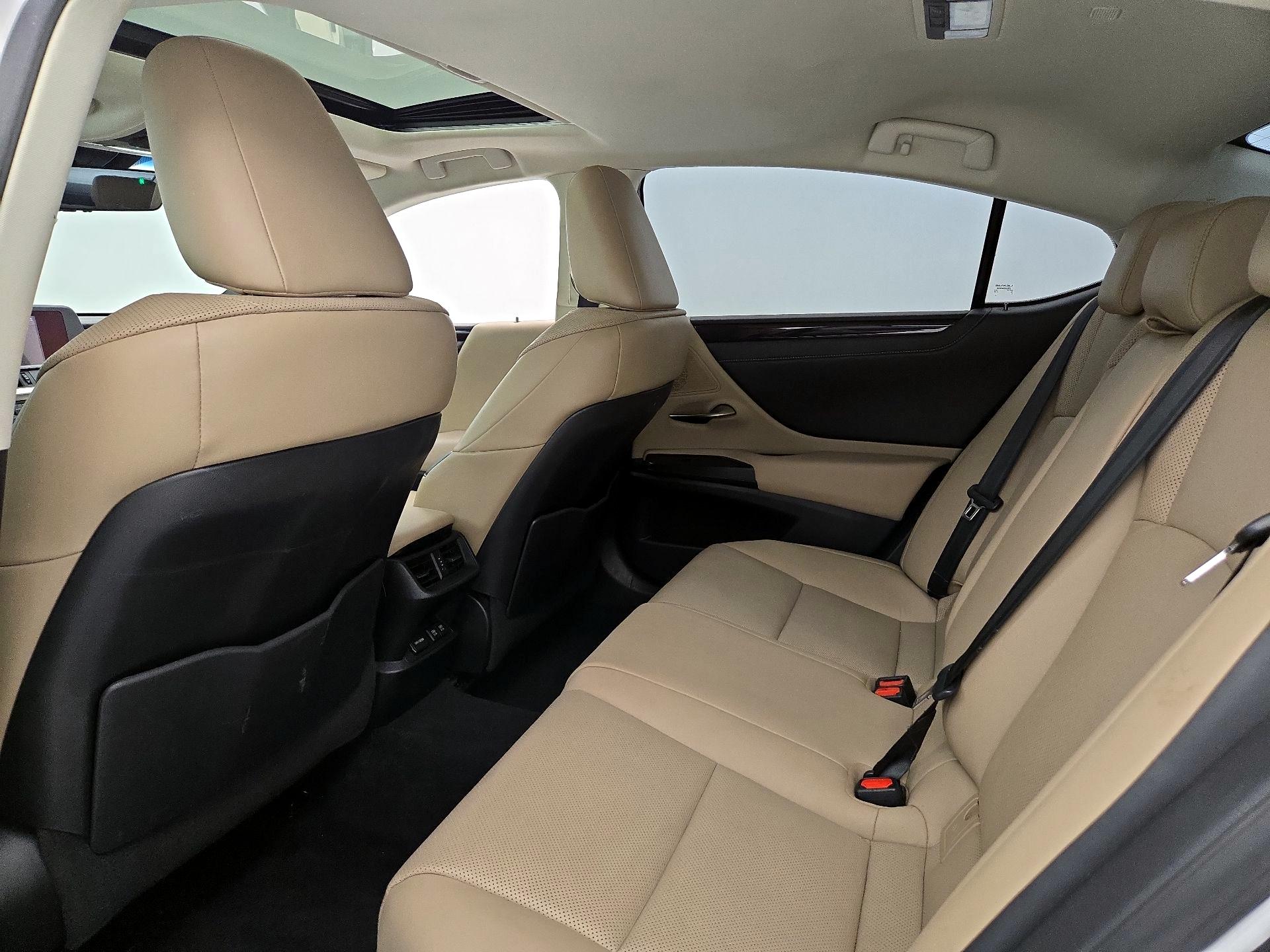 Thumbnail: 2019 Lexus ES - 20