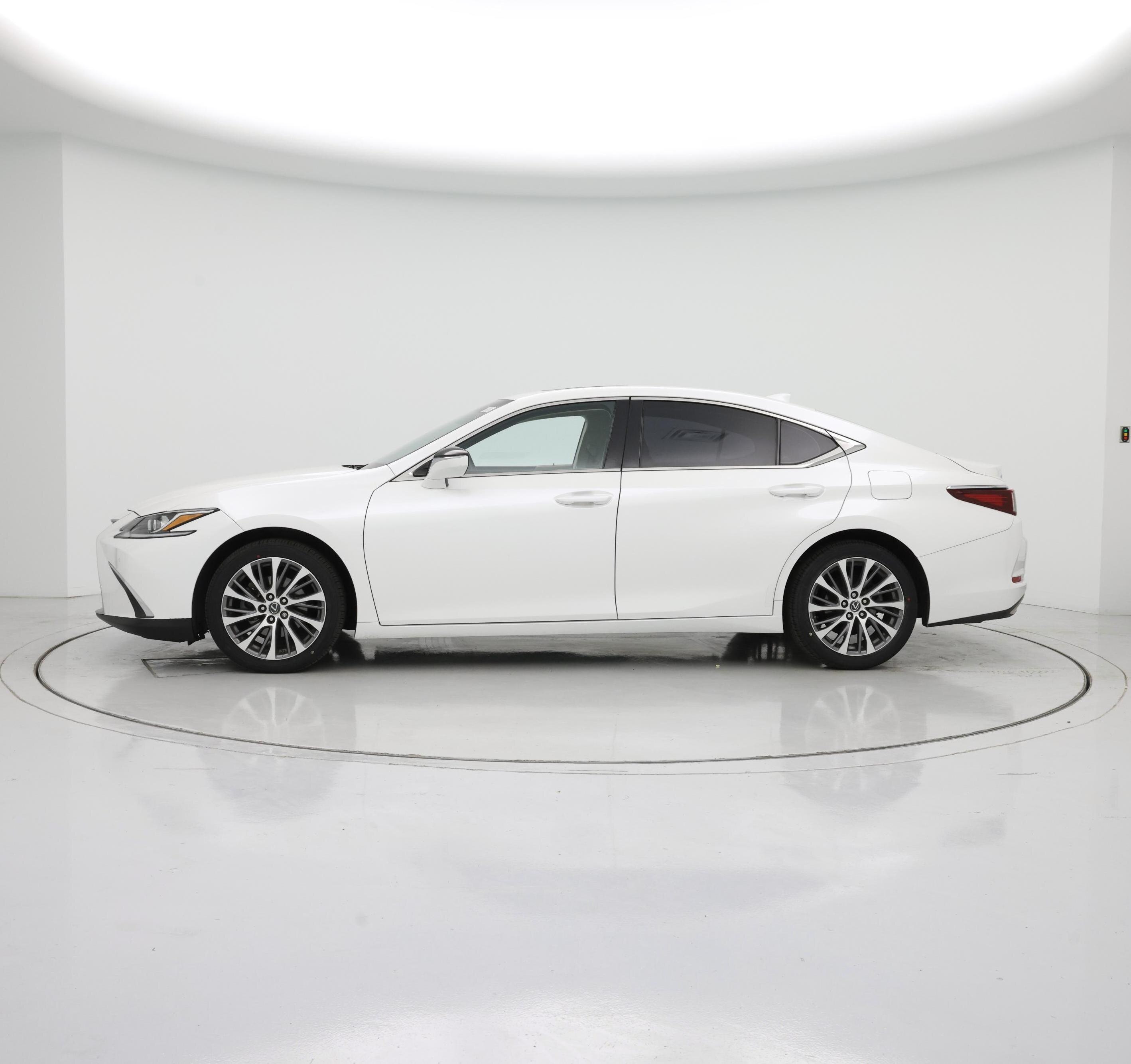 Thumbnail: 2019 Lexus ES - 3