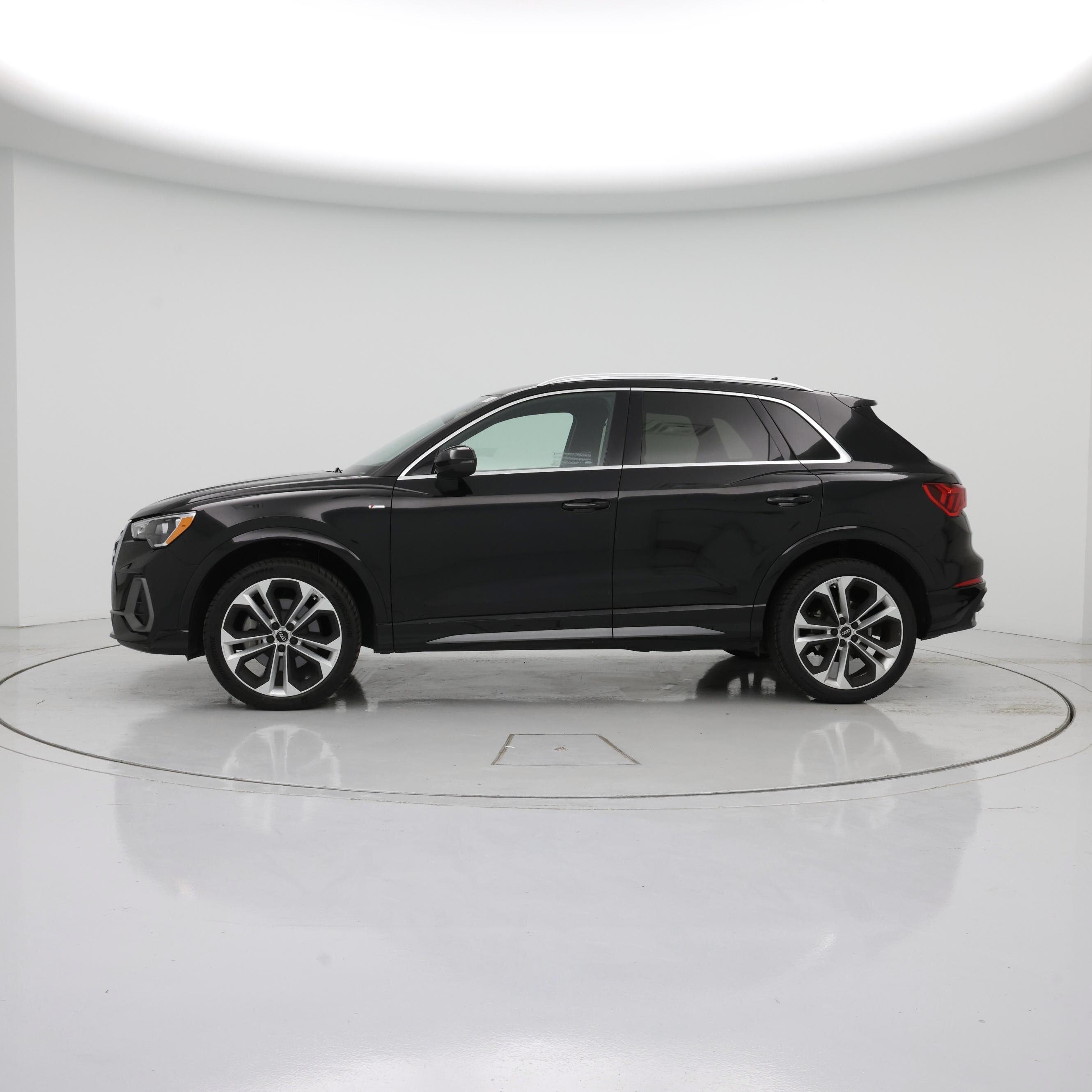 Thumbnail: 2021 Audi Q3 - 3
