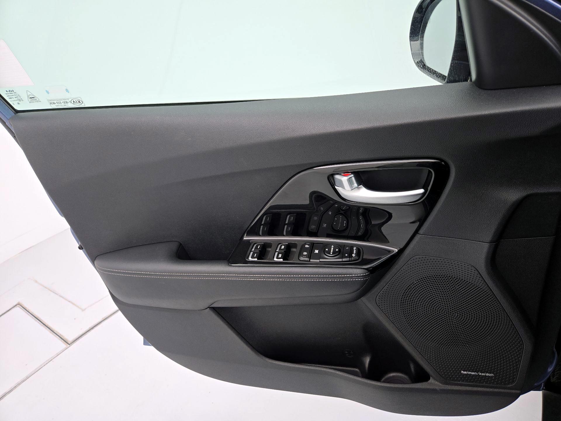 Thumbnail: 2022 Kia Niro - 12