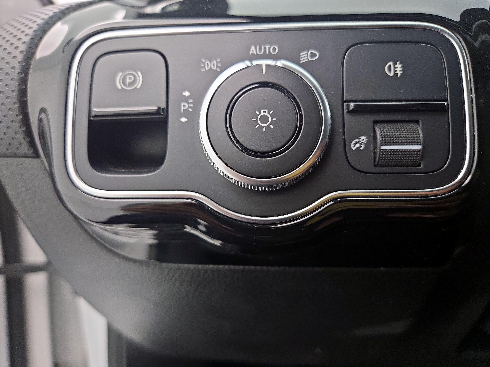 Thumbnail: 2019 Mercedes-Benz A-Class - 13