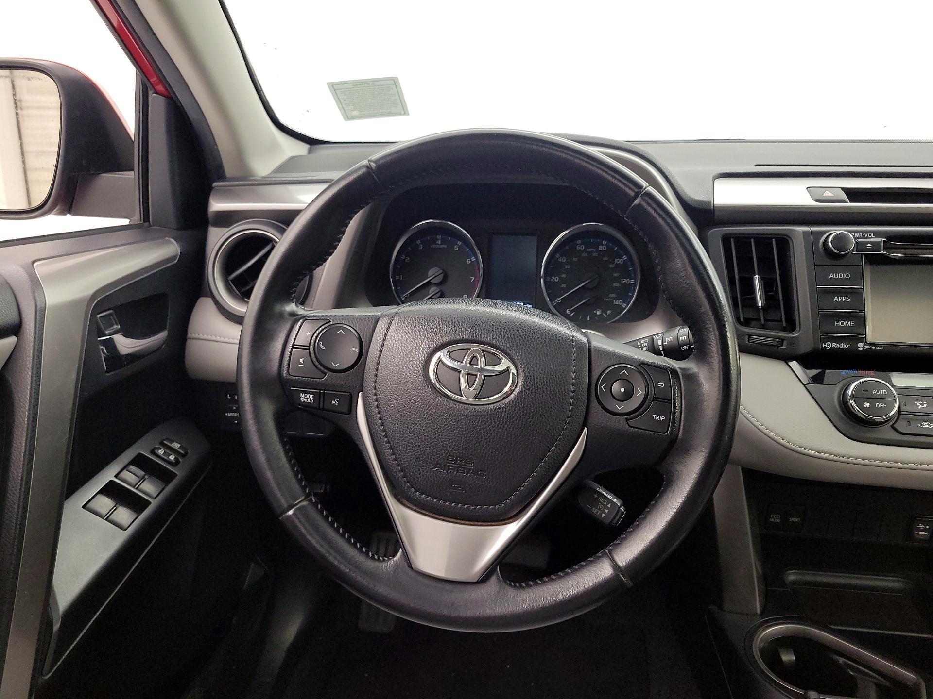 Thumbnail: 2016 Toyota RAV4 - 10