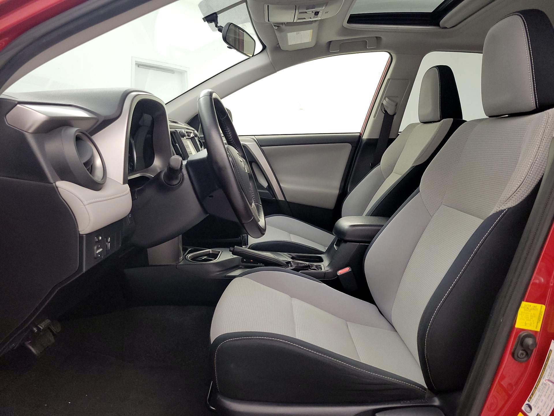 Thumbnail: 2016 Toyota RAV4 - 11