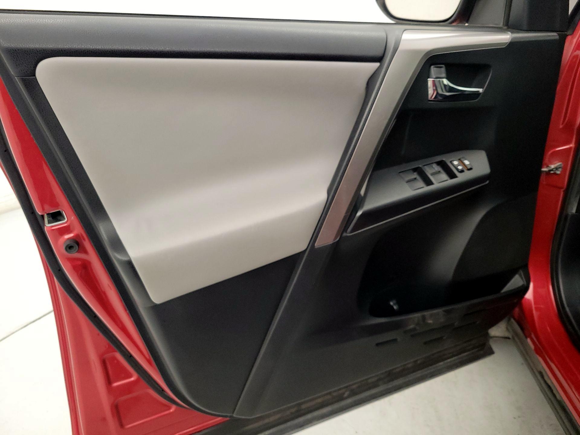 Thumbnail: 2016 Toyota RAV4 - 12