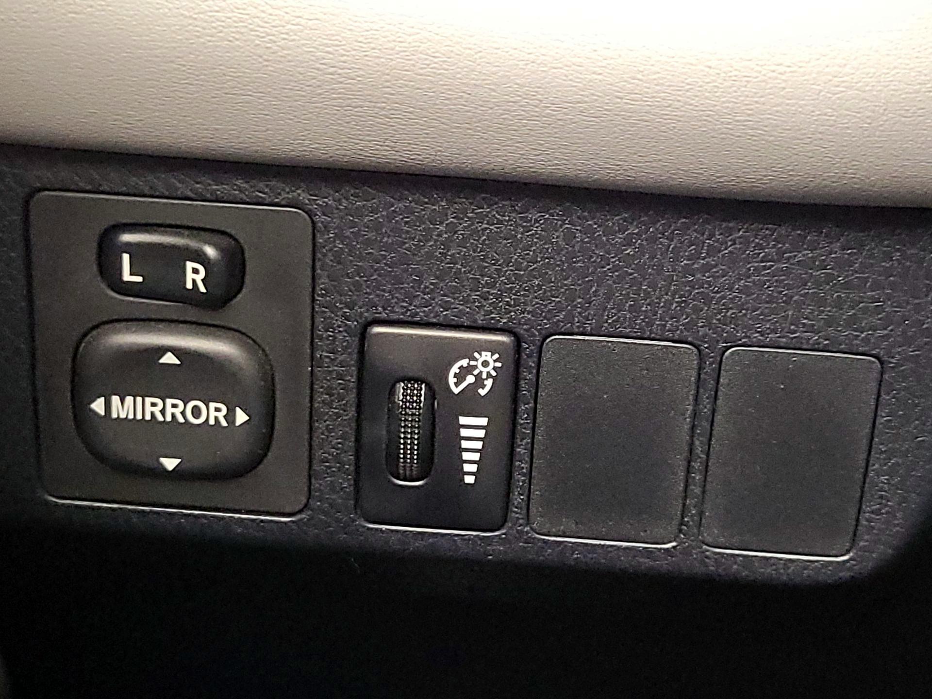 Thumbnail: 2016 Toyota RAV4 - 13
