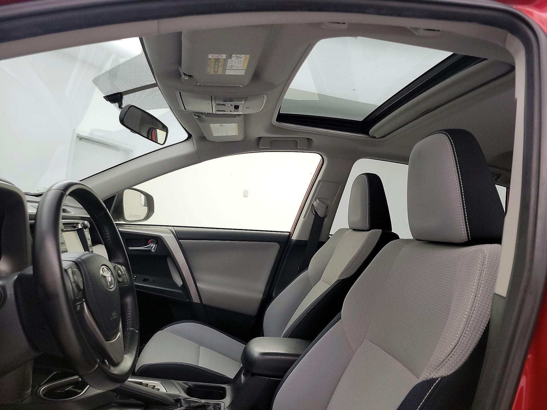 Thumbnail: 2016 Toyota RAV4 - 20