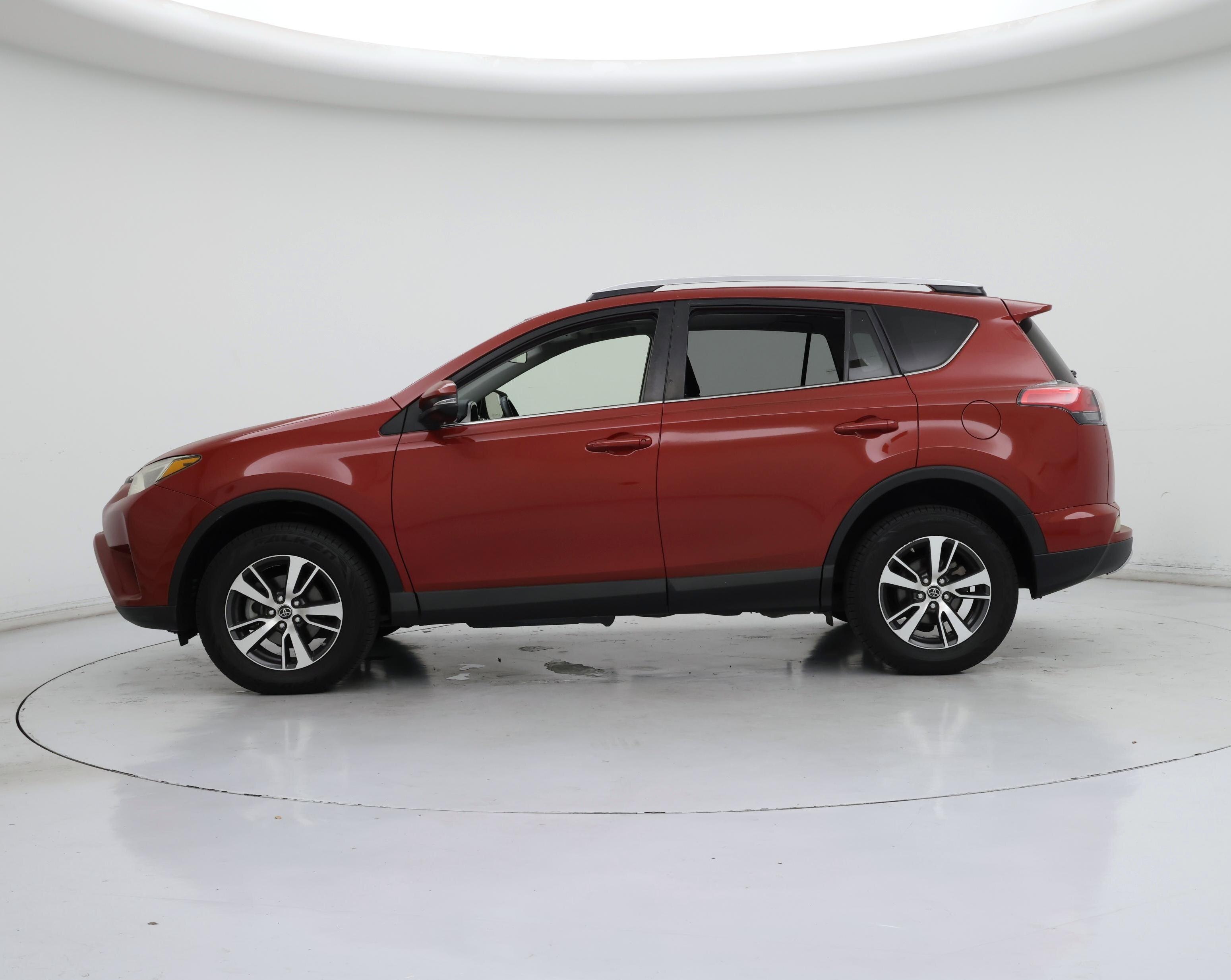 Thumbnail: 2016 Toyota RAV4 - 3