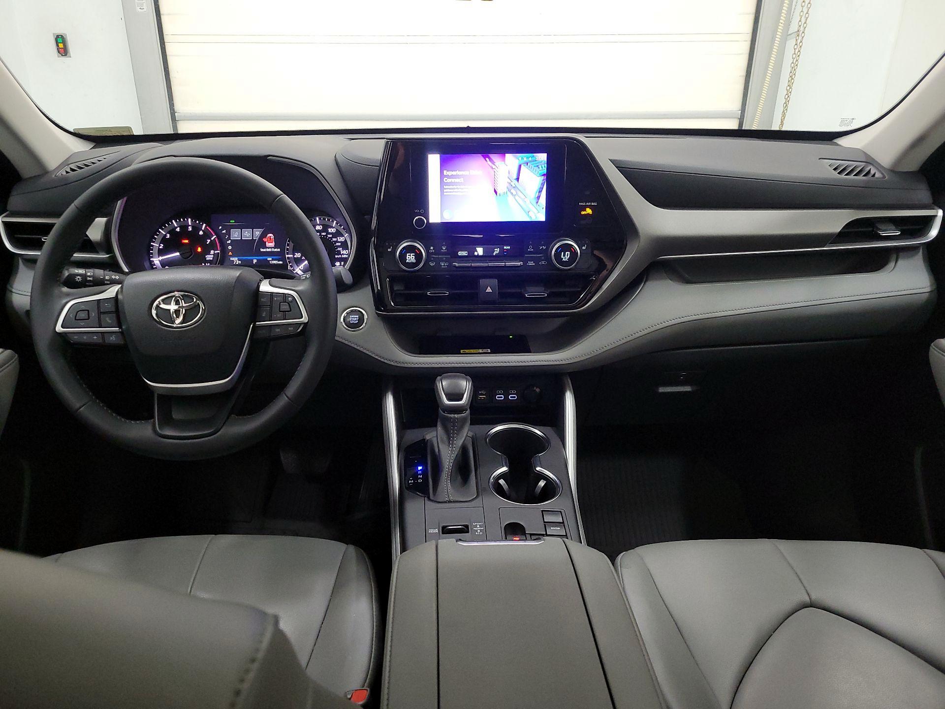 Thumbnail: 2023 Toyota Highlander - 9