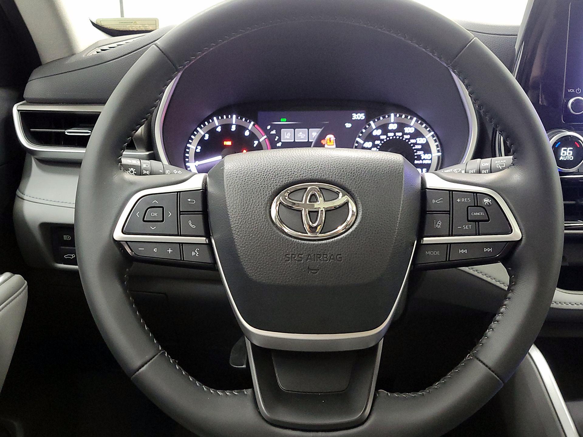 Thumbnail: 2023 Toyota Highlander - 10