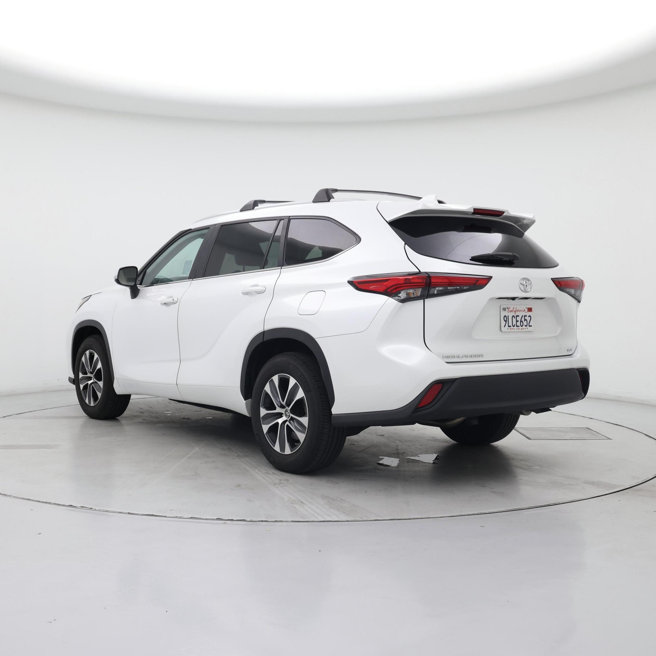 Thumbnail: 2023 Toyota Highlander - 2