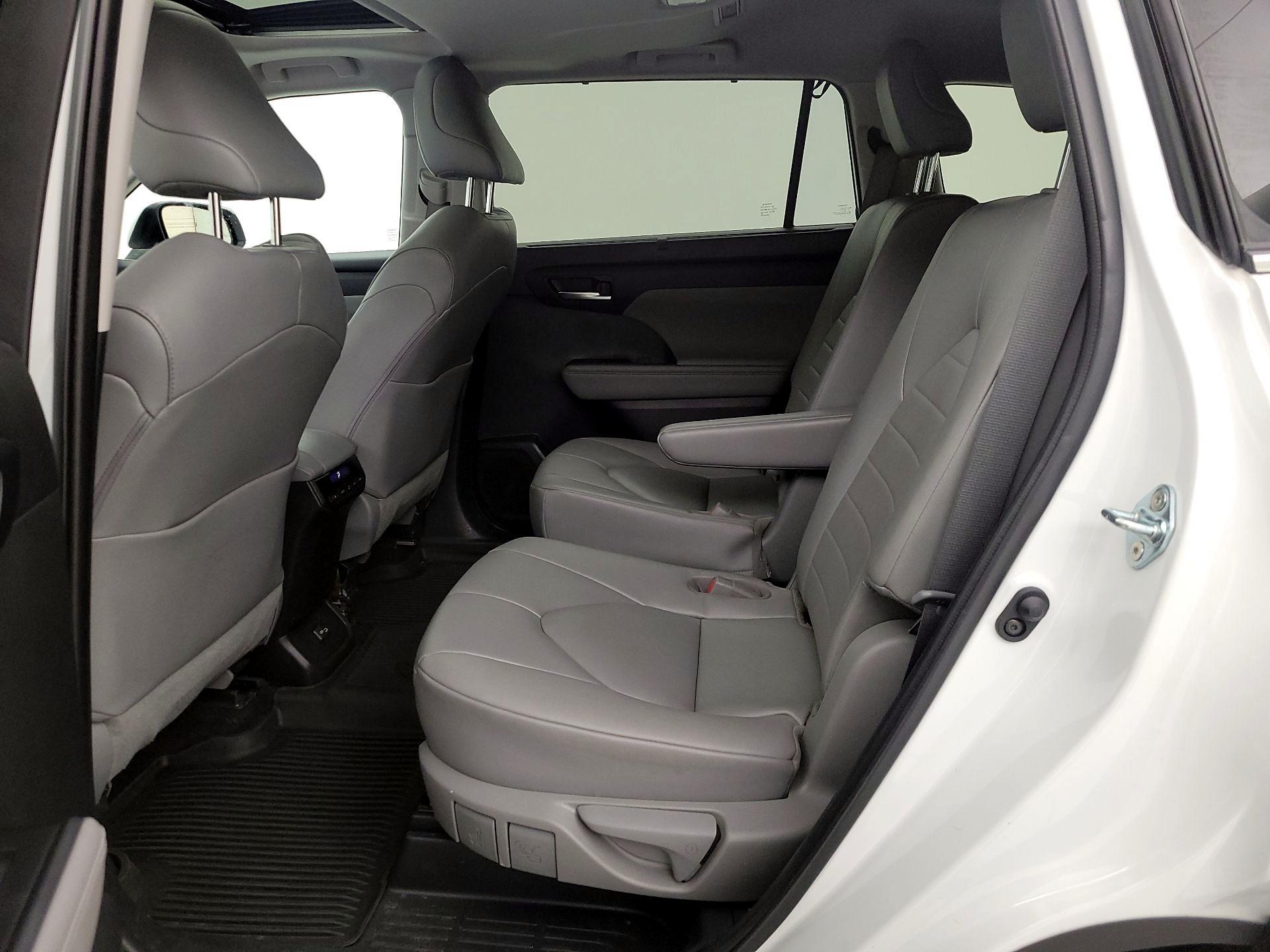 Thumbnail: 2023 Toyota Highlander - 20