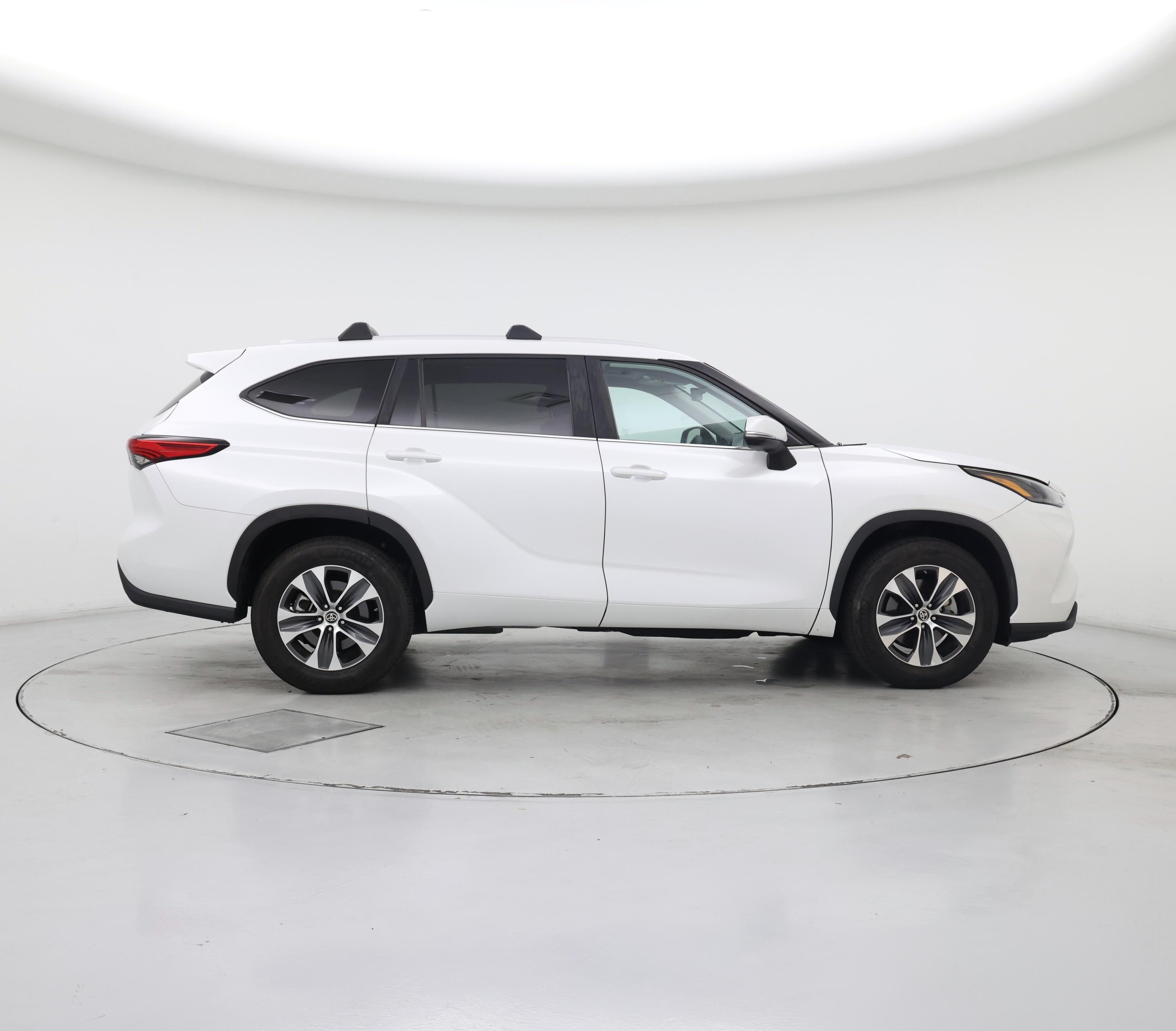 Thumbnail: 2023 Toyota Highlander - 7