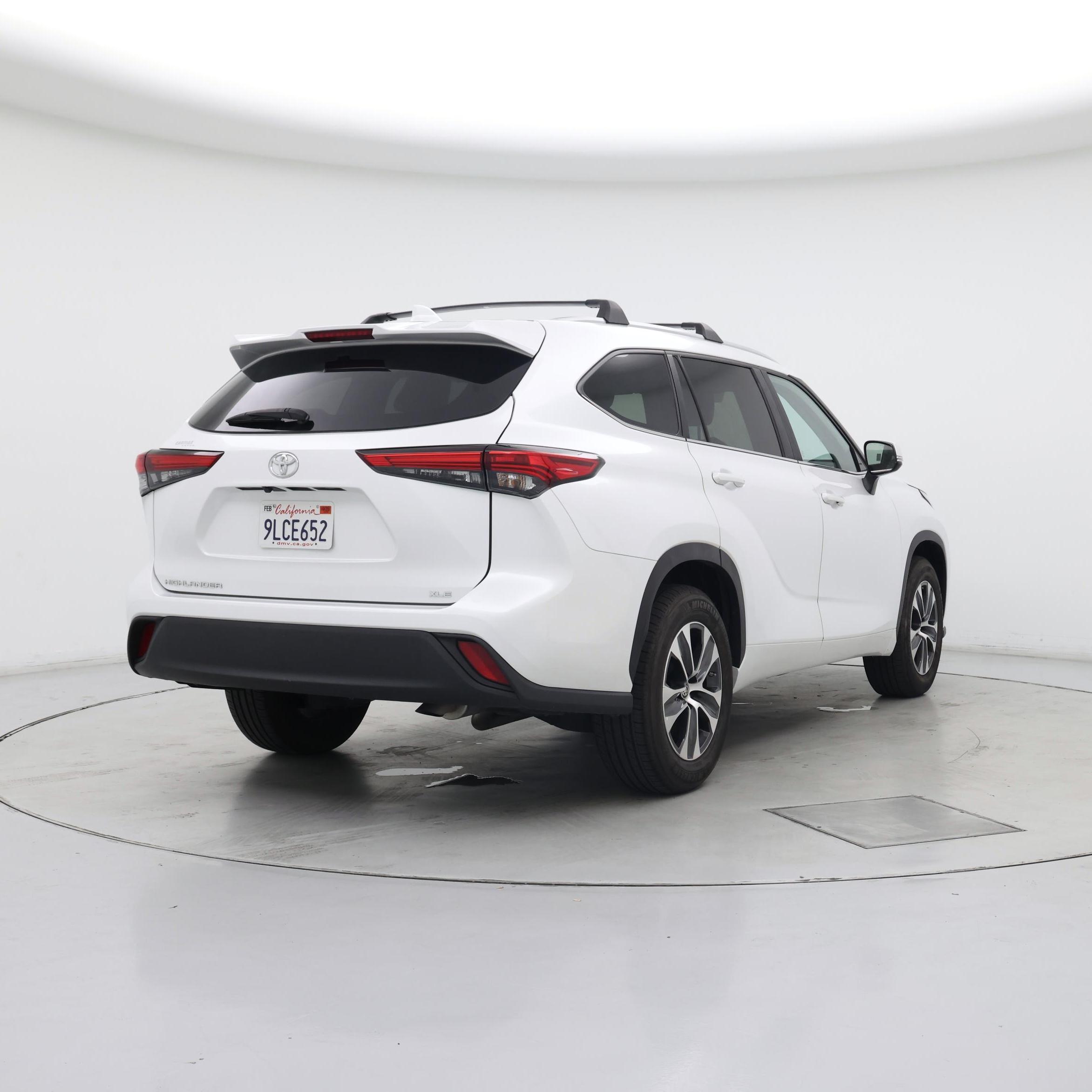 Thumbnail: 2023 Toyota Highlander - 8