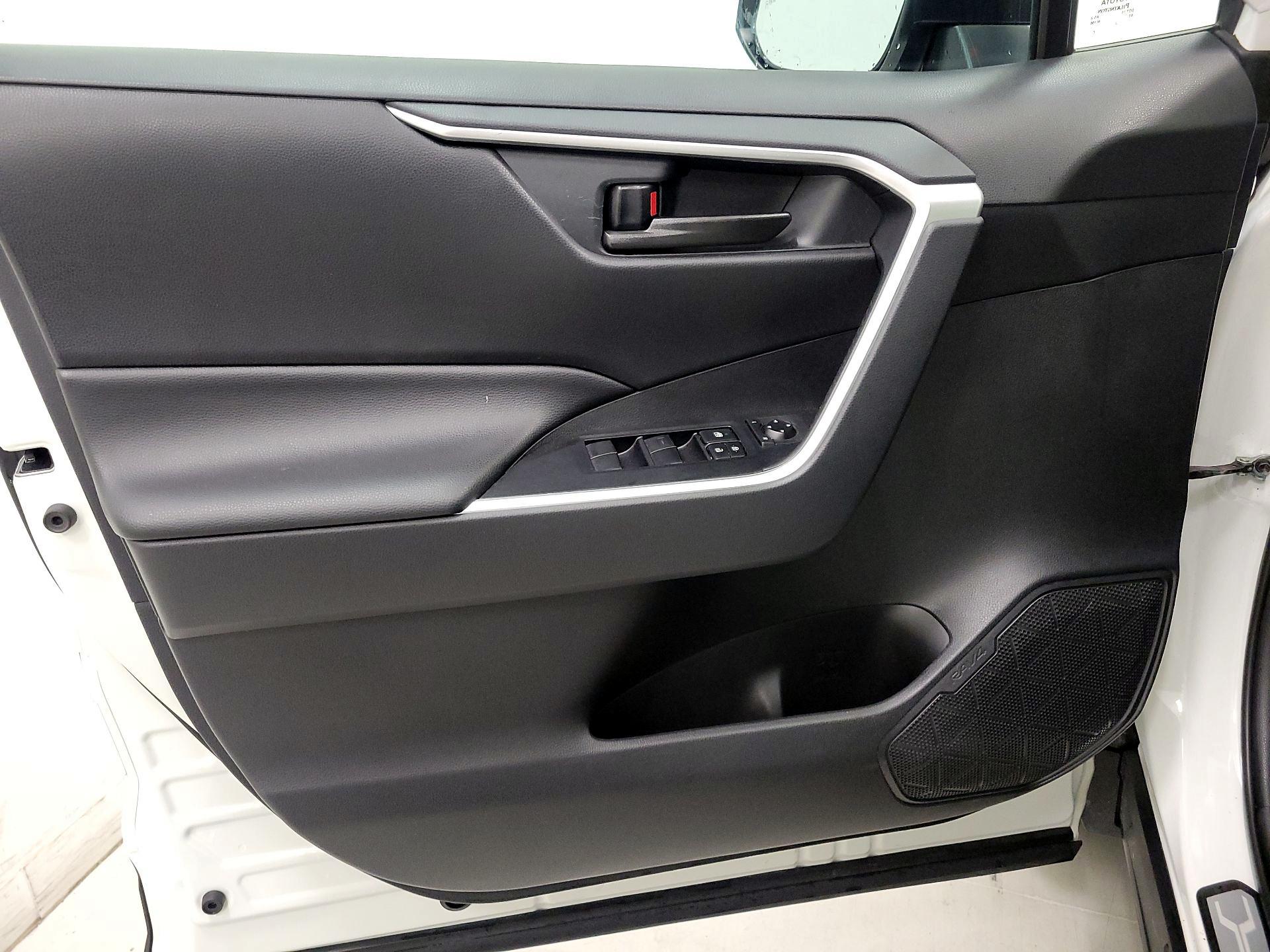 Thumbnail: 2019 Toyota RAV4 - 12