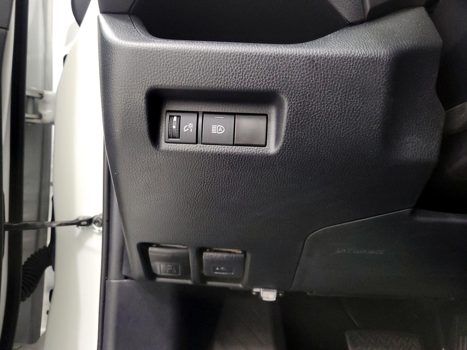 Thumbnail: 2019 Toyota RAV4 - 13