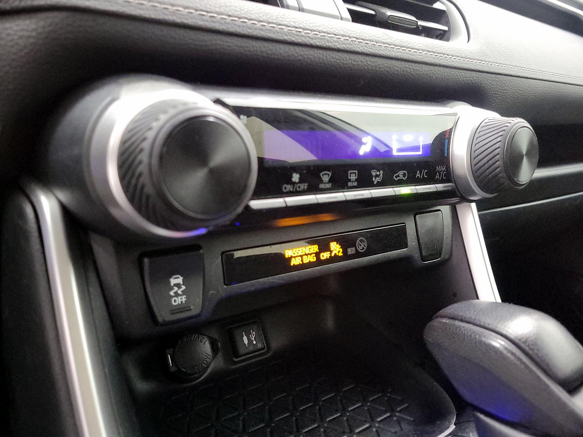 Thumbnail: 2019 Toyota RAV4 - 16