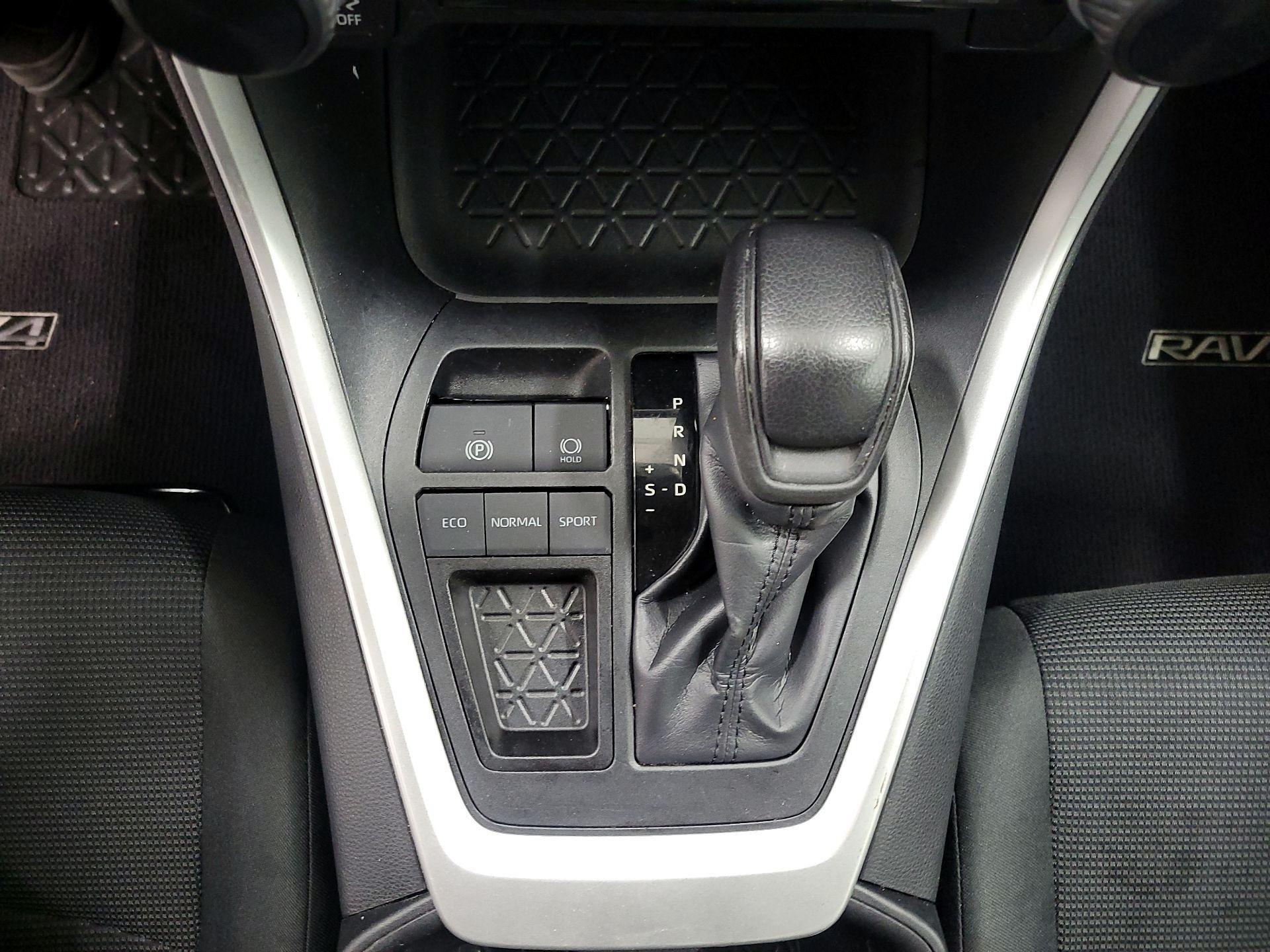Thumbnail: 2019 Toyota RAV4 - 17