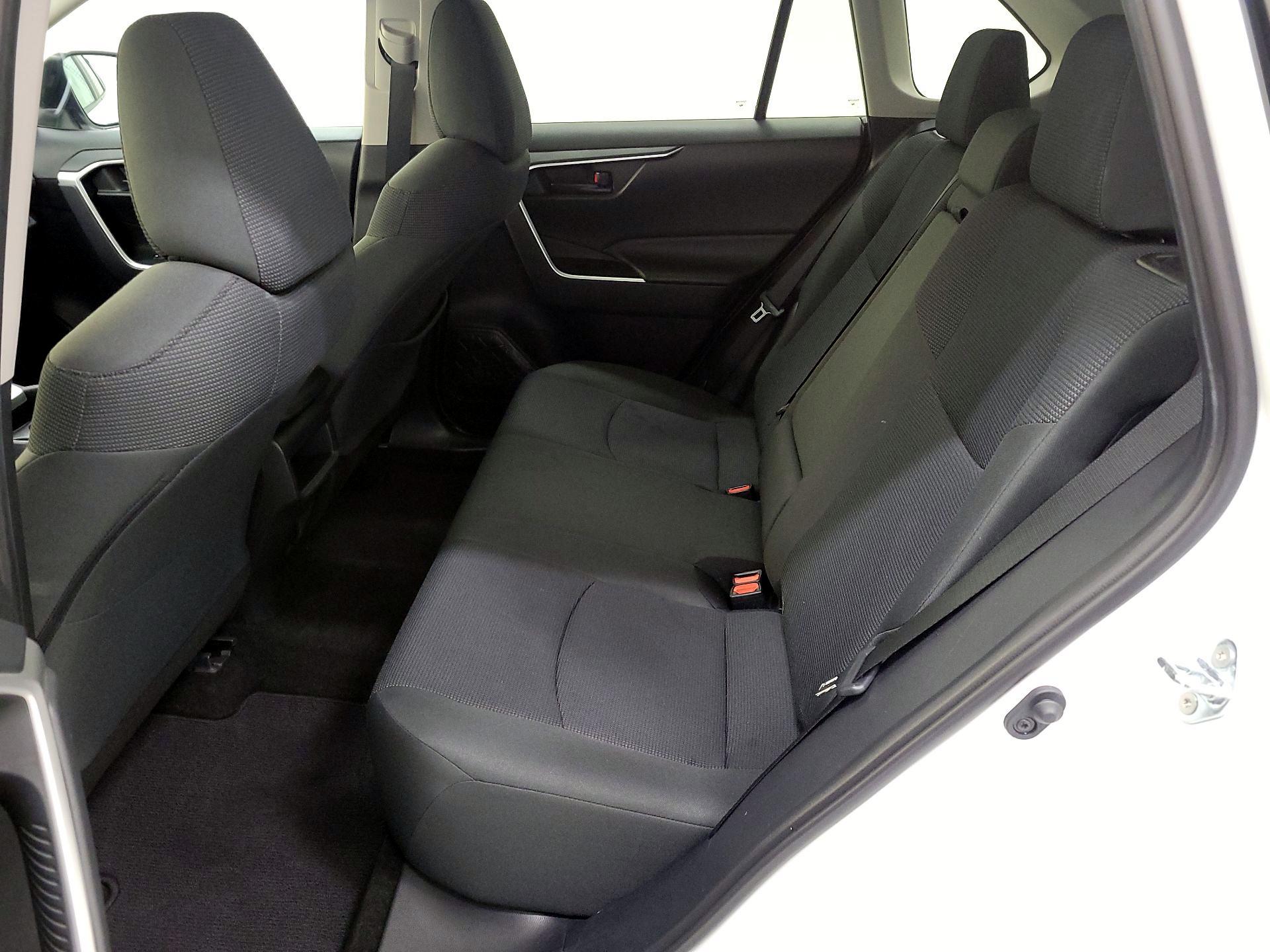 Thumbnail: 2019 Toyota RAV4 - 19