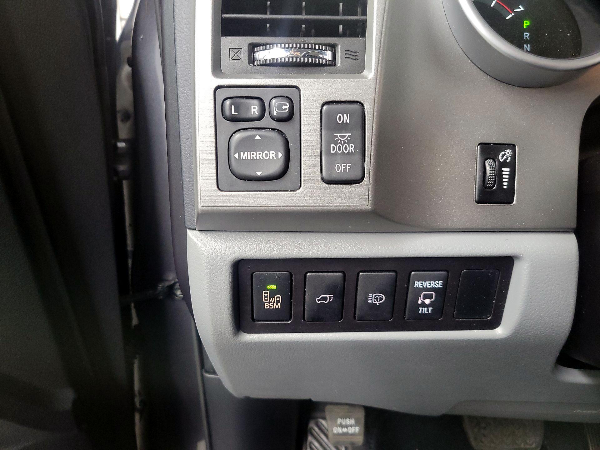 Thumbnail: 2016 Toyota Sequoia - 13