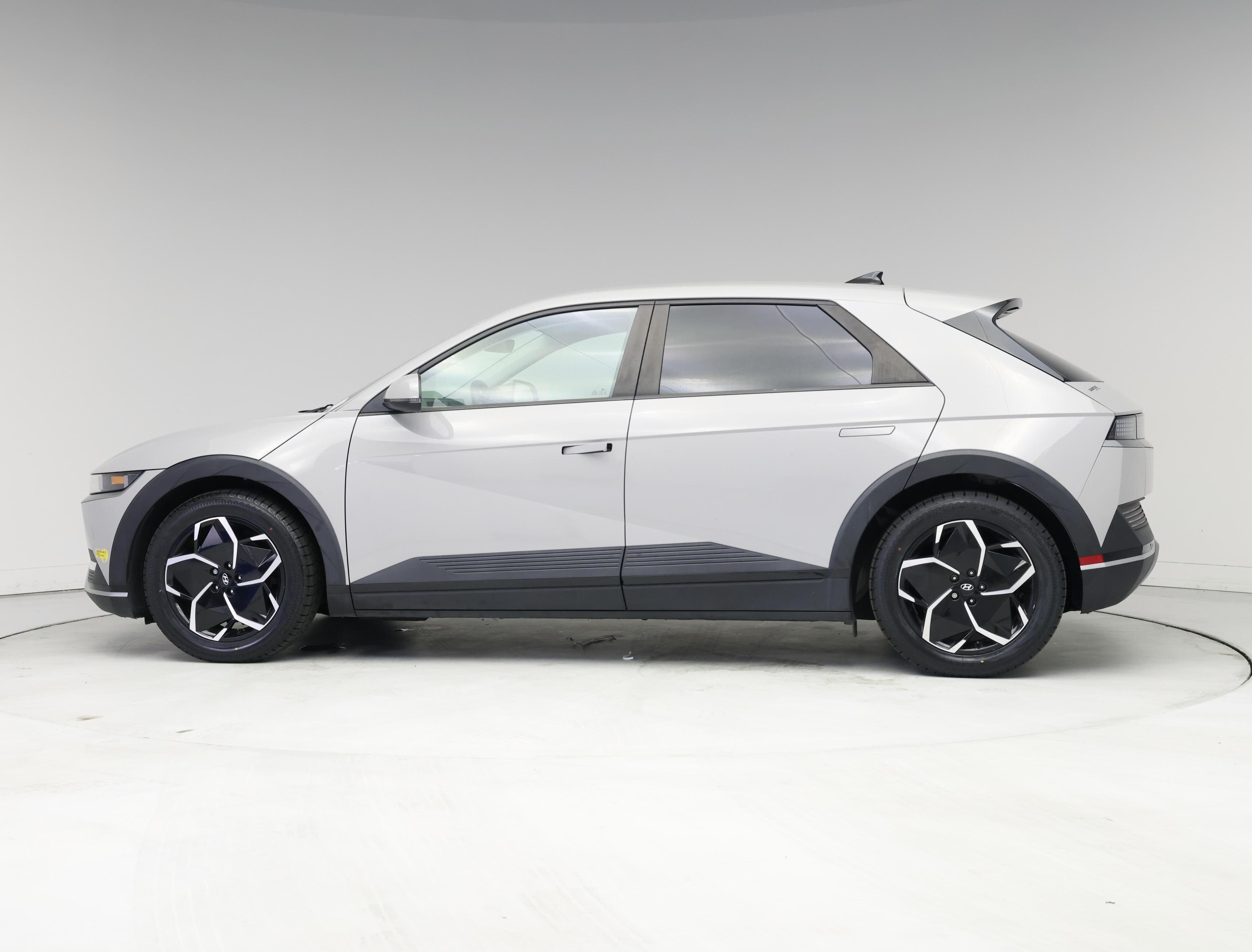 Thumbnail: 2022 Hyundai Ioniq 5 - 3