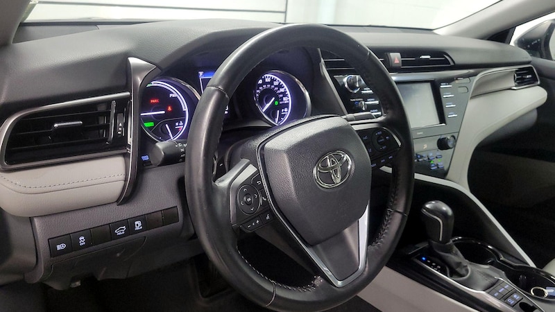 2020 Toyota Camry SE 9