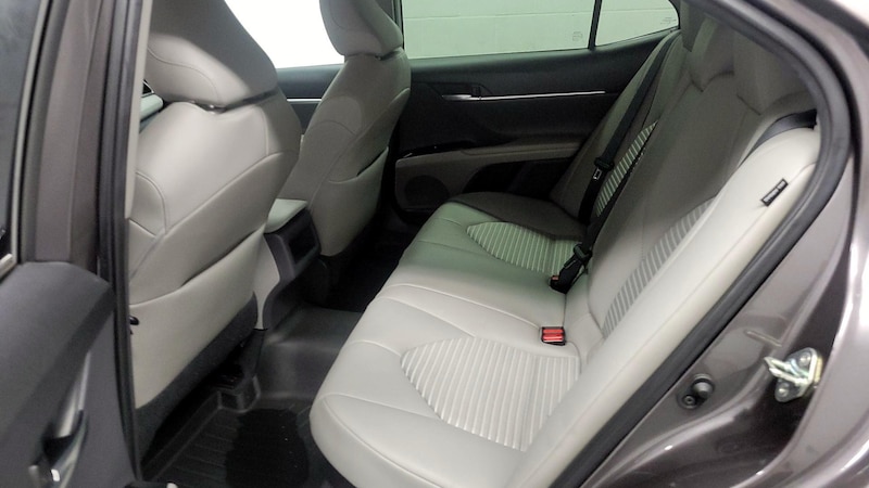 2020 Toyota Camry SE 18