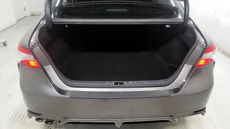 2020 Toyota Camry SE 19