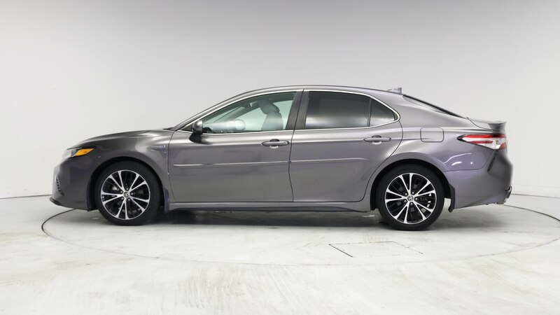 2020 Toyota Camry SE 3