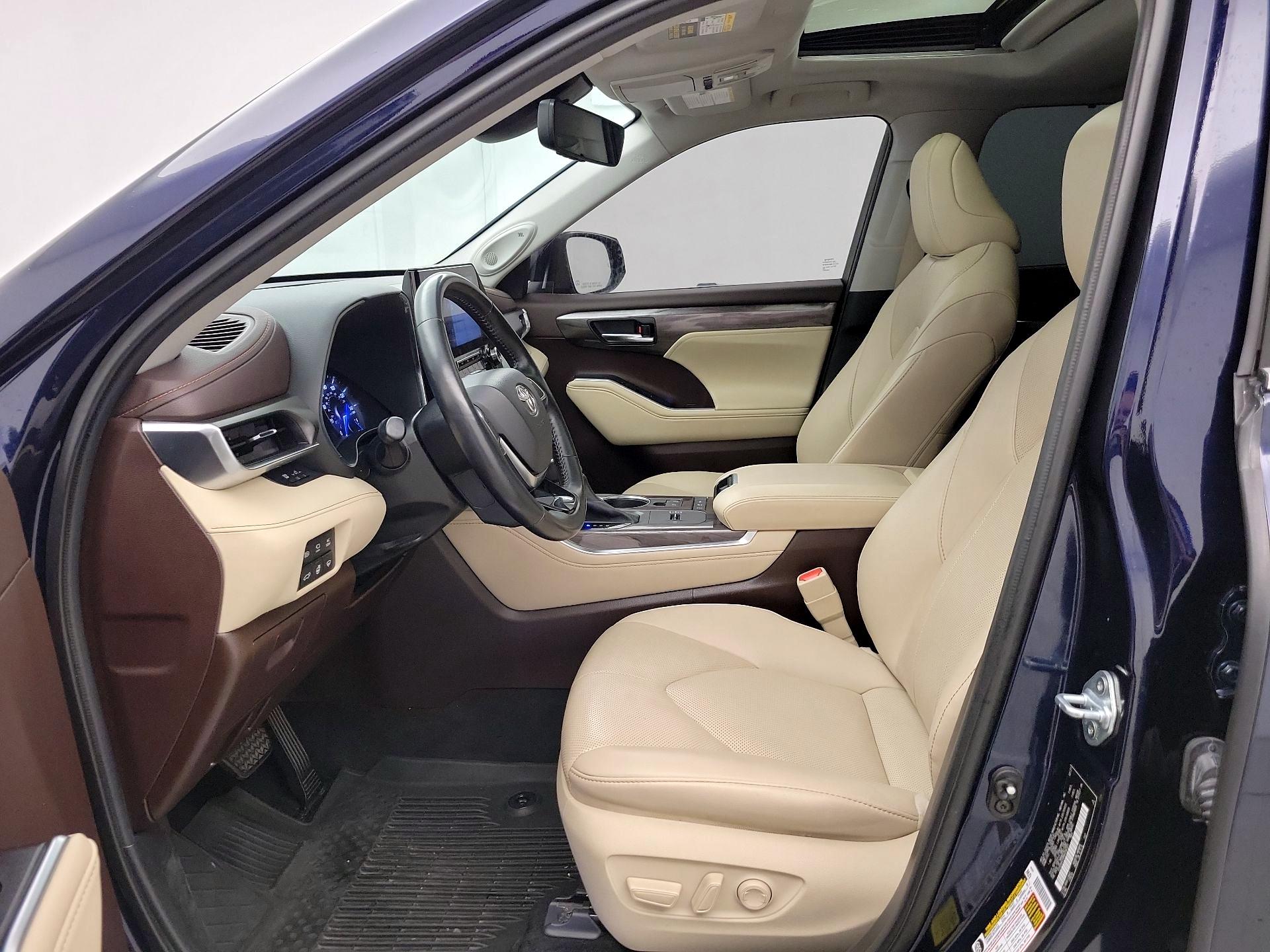 Thumbnail: 2021 Toyota Highlander - 11