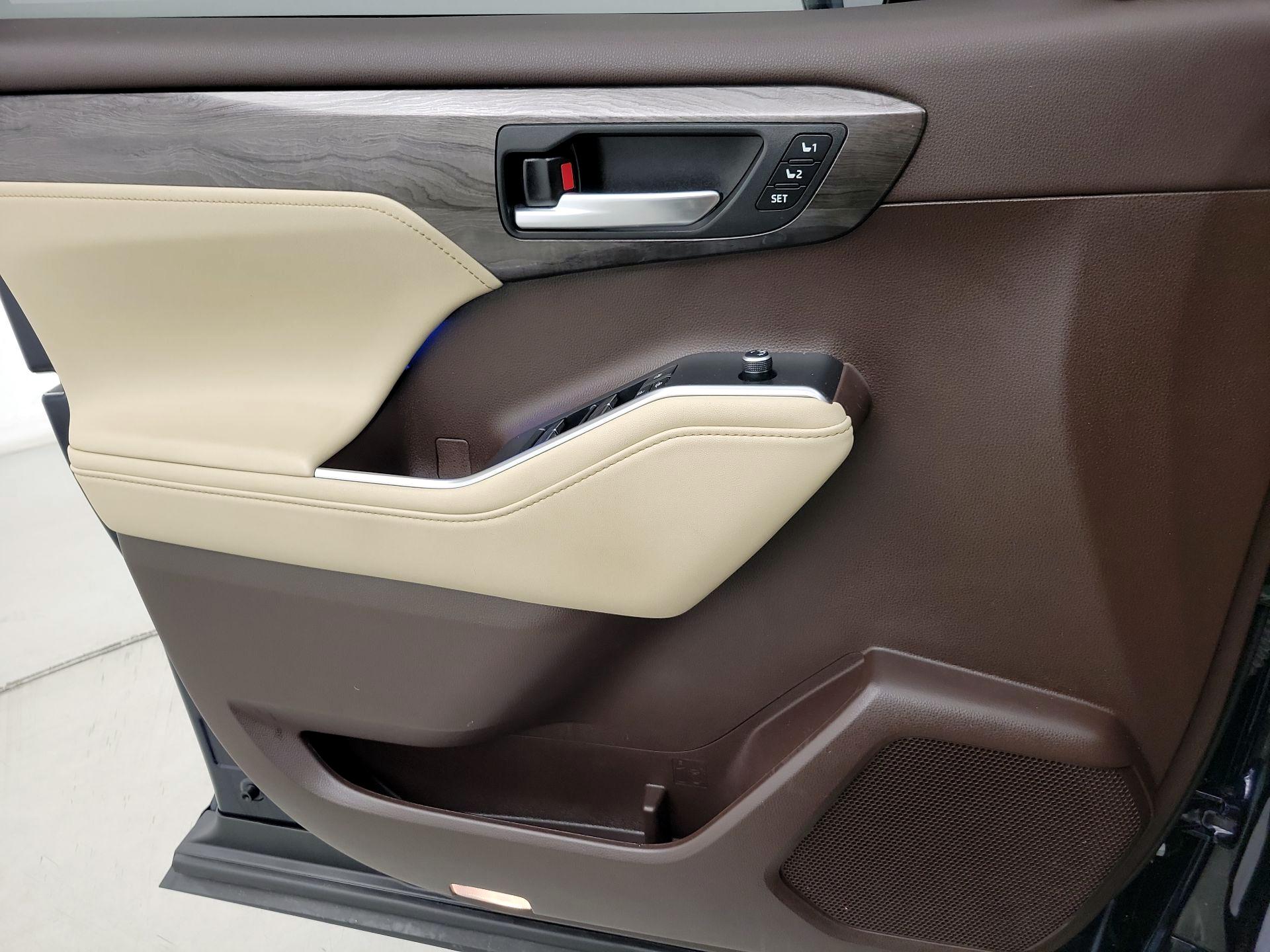Thumbnail: 2021 Toyota Highlander - 12