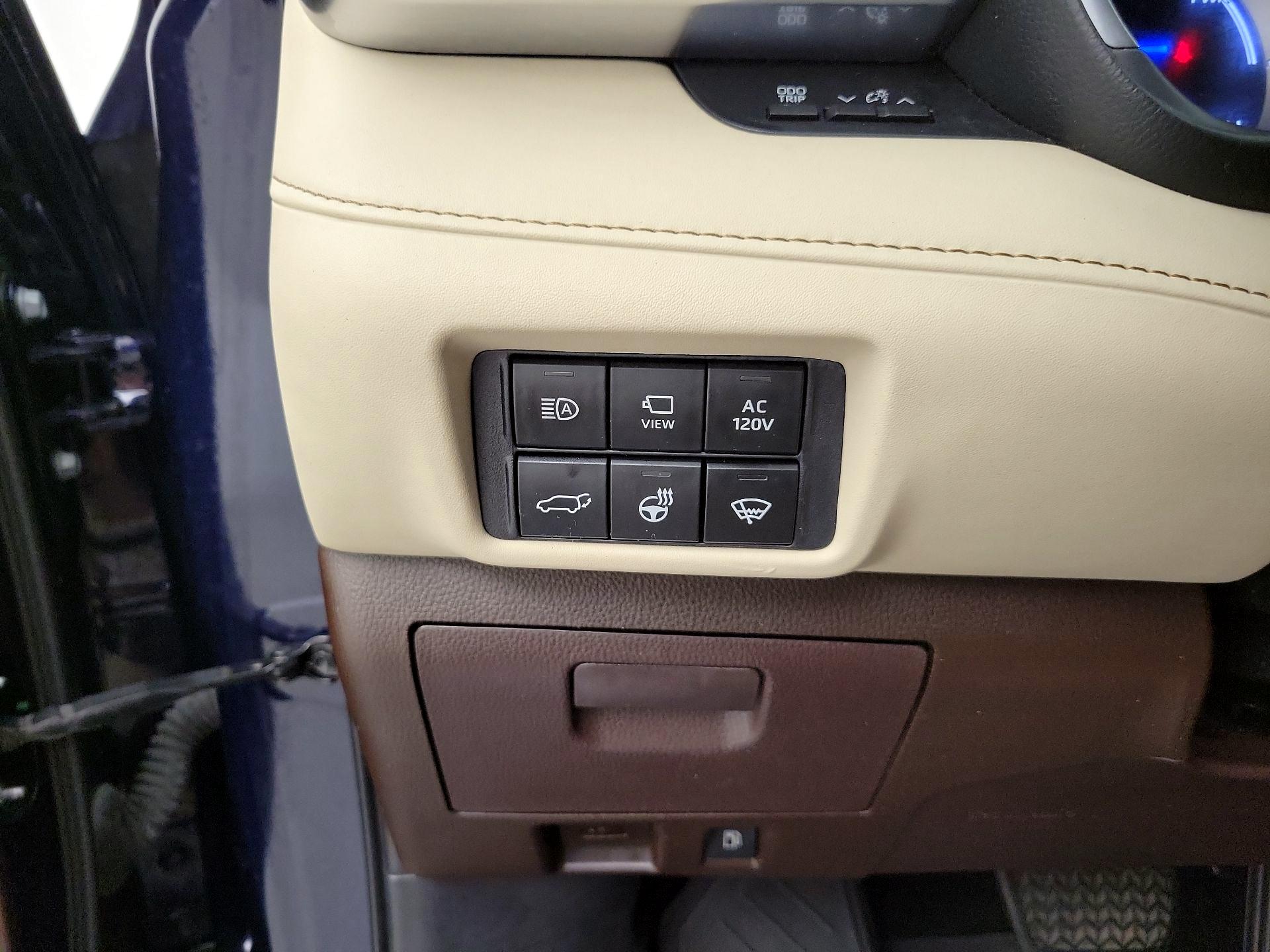 Thumbnail: 2021 Toyota Highlander - 13