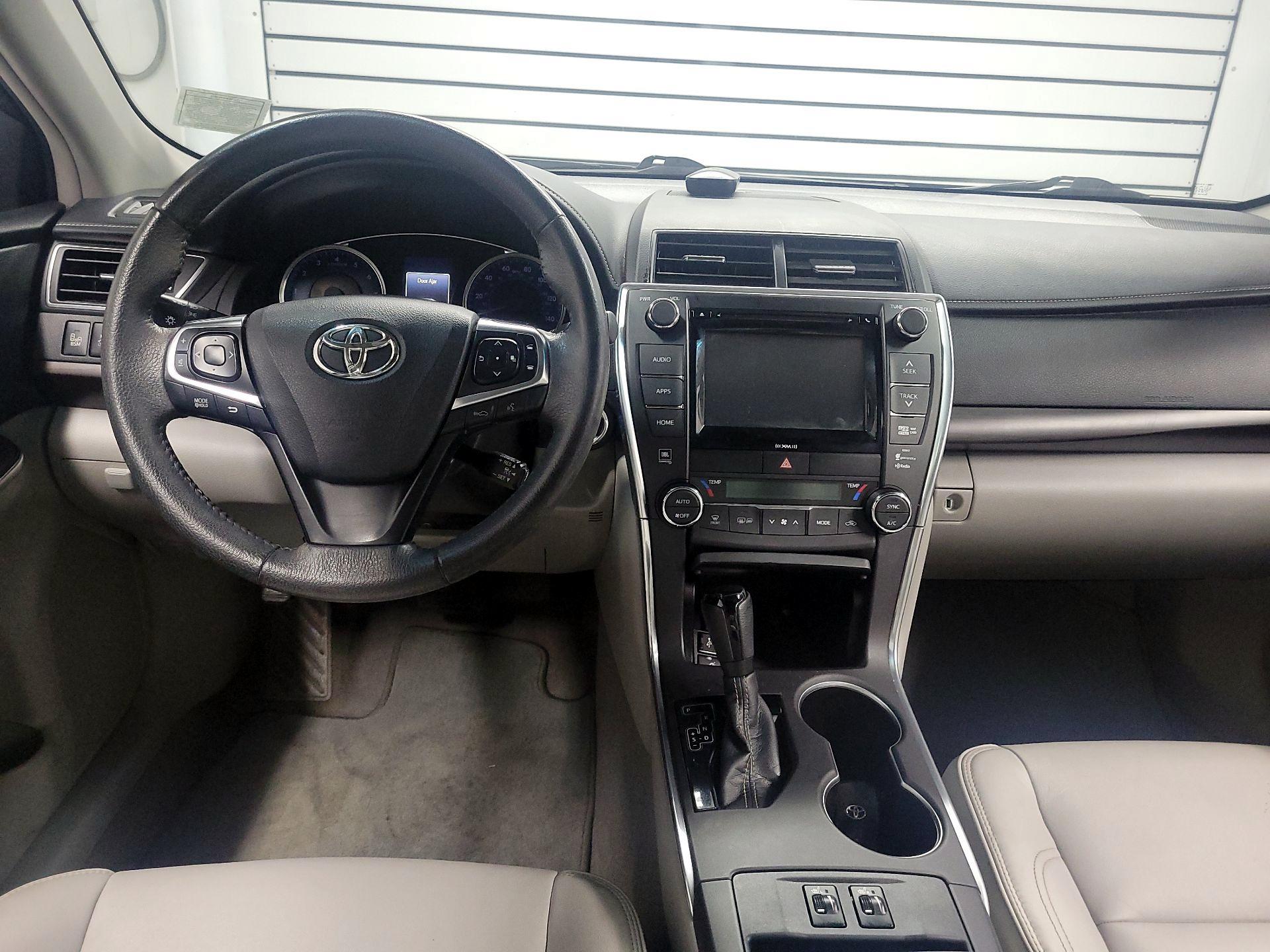 Thumbnail: 2017 Toyota Camry - 9