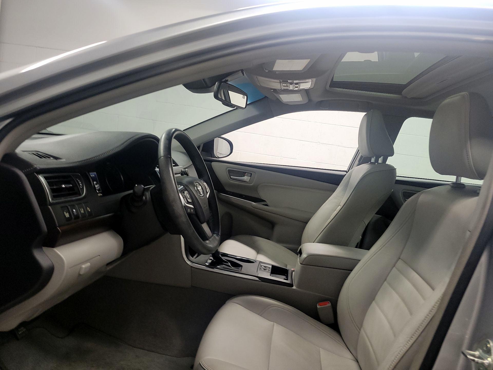 Thumbnail: 2017 Toyota Camry - 18