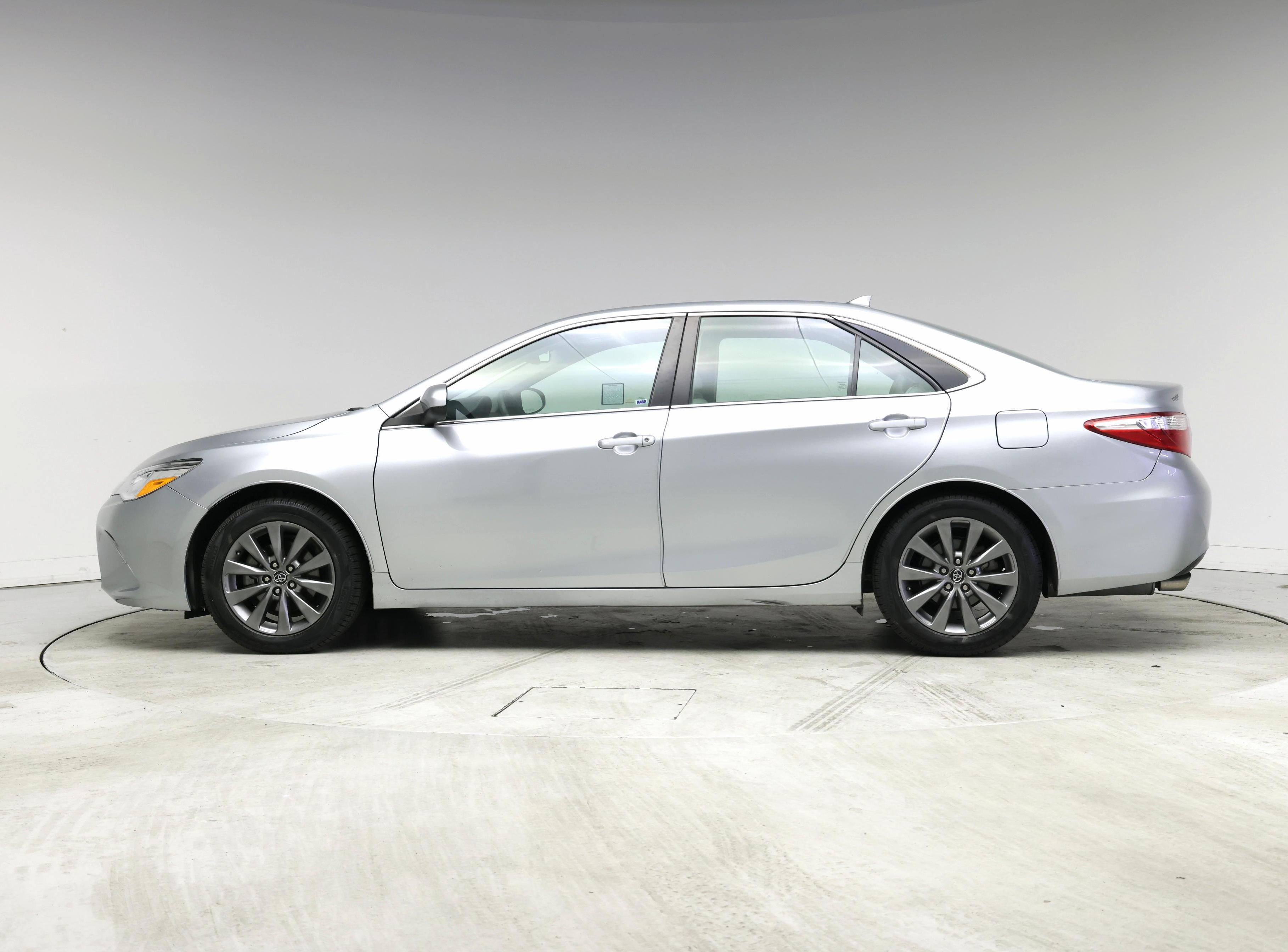 Thumbnail: 2017 Toyota Camry - 3