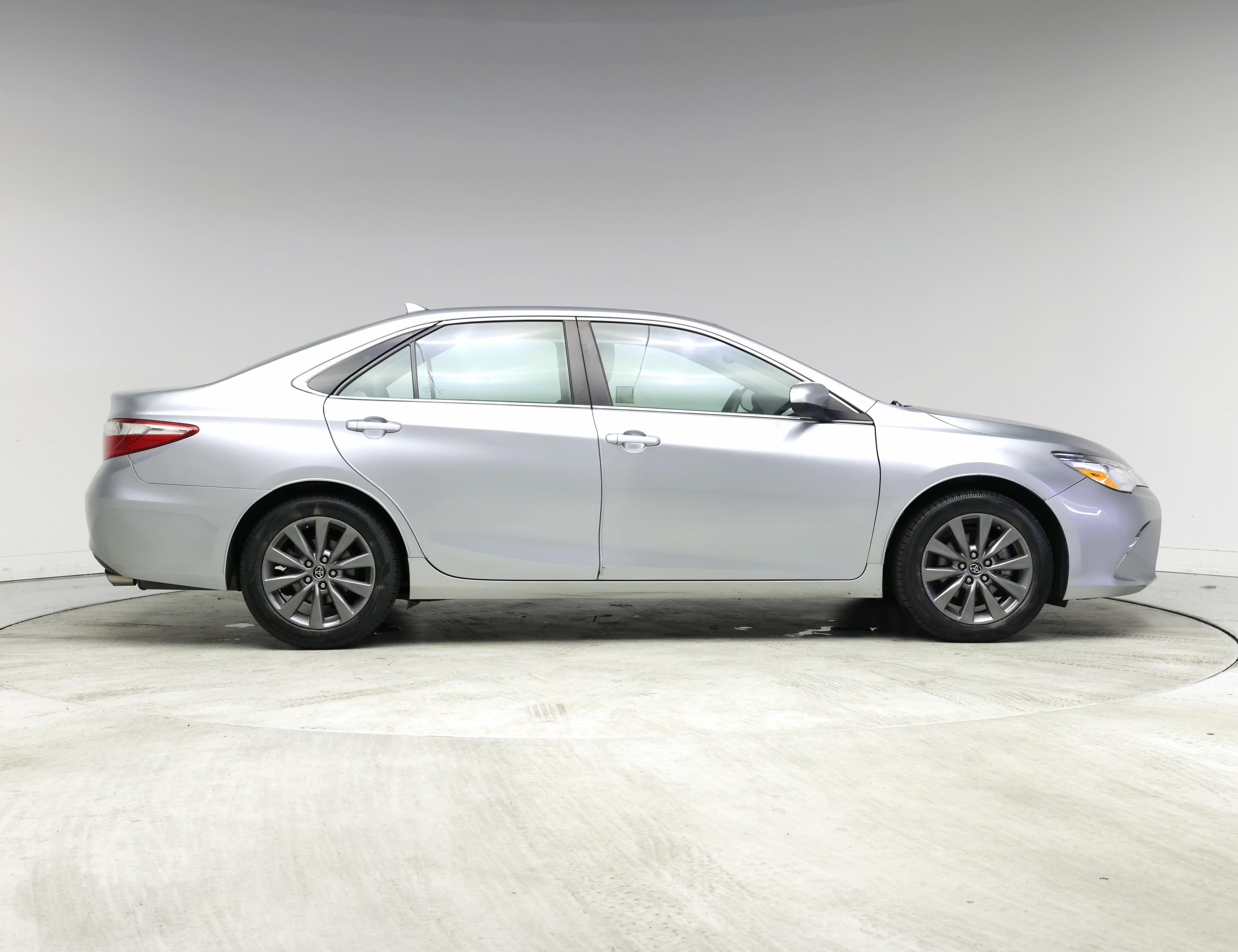 Thumbnail: 2017 Toyota Camry - 7