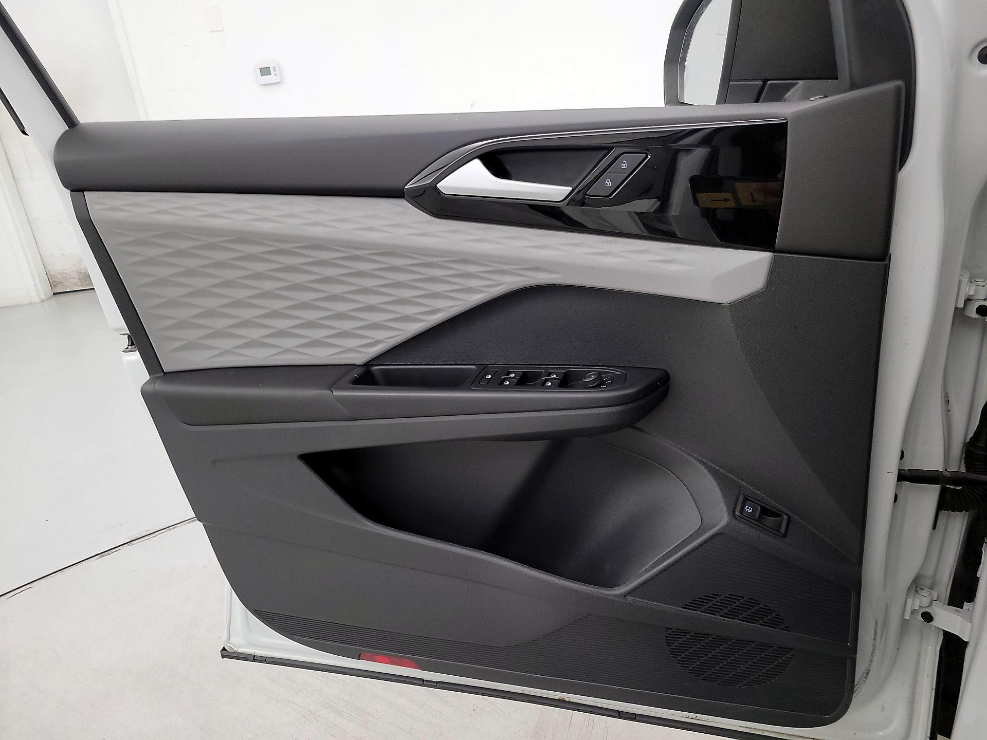 Thumbnail: 2023 Volkswagen Taos - 12