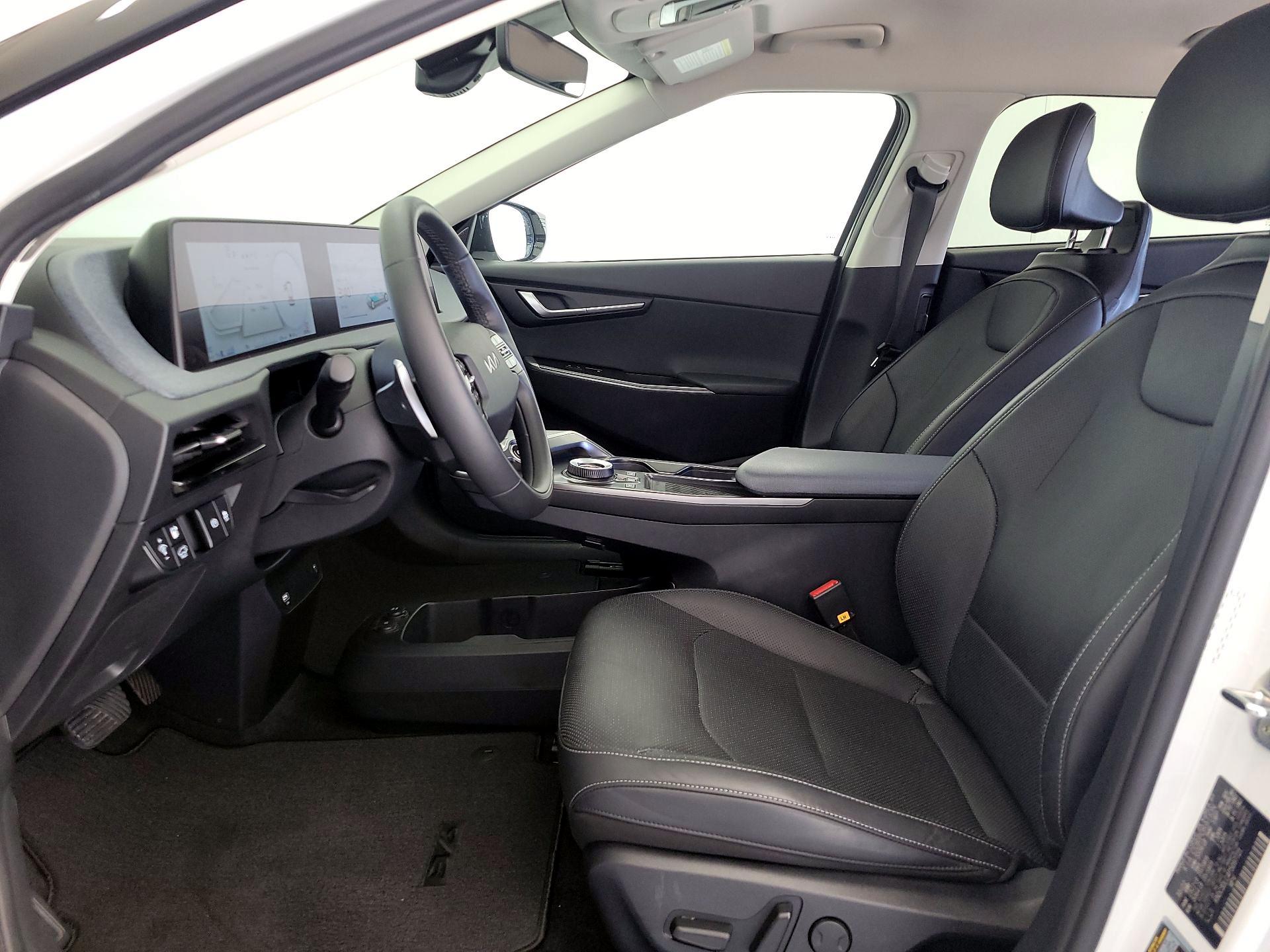 Thumbnail: 2023 Kia EV6 - 11