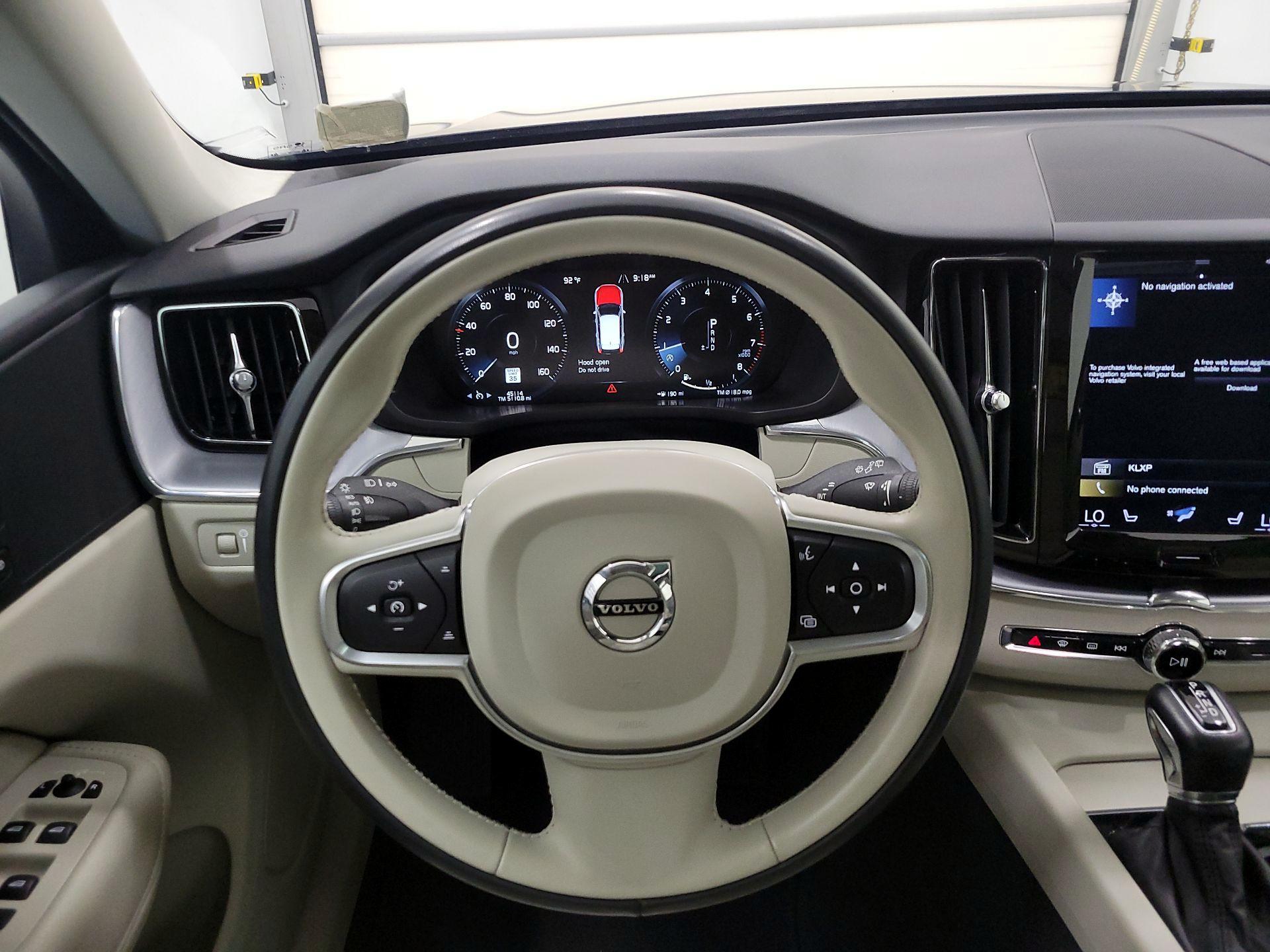 Thumbnail: 2020 Volvo XC60 - 10