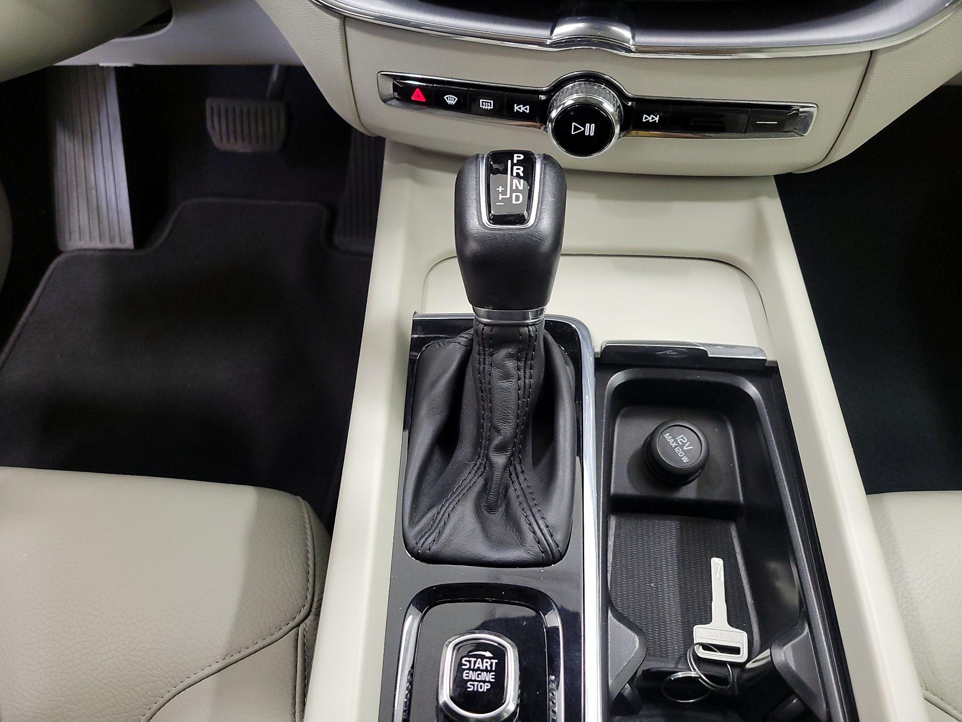 Thumbnail: 2020 Volvo XC60 - 17
