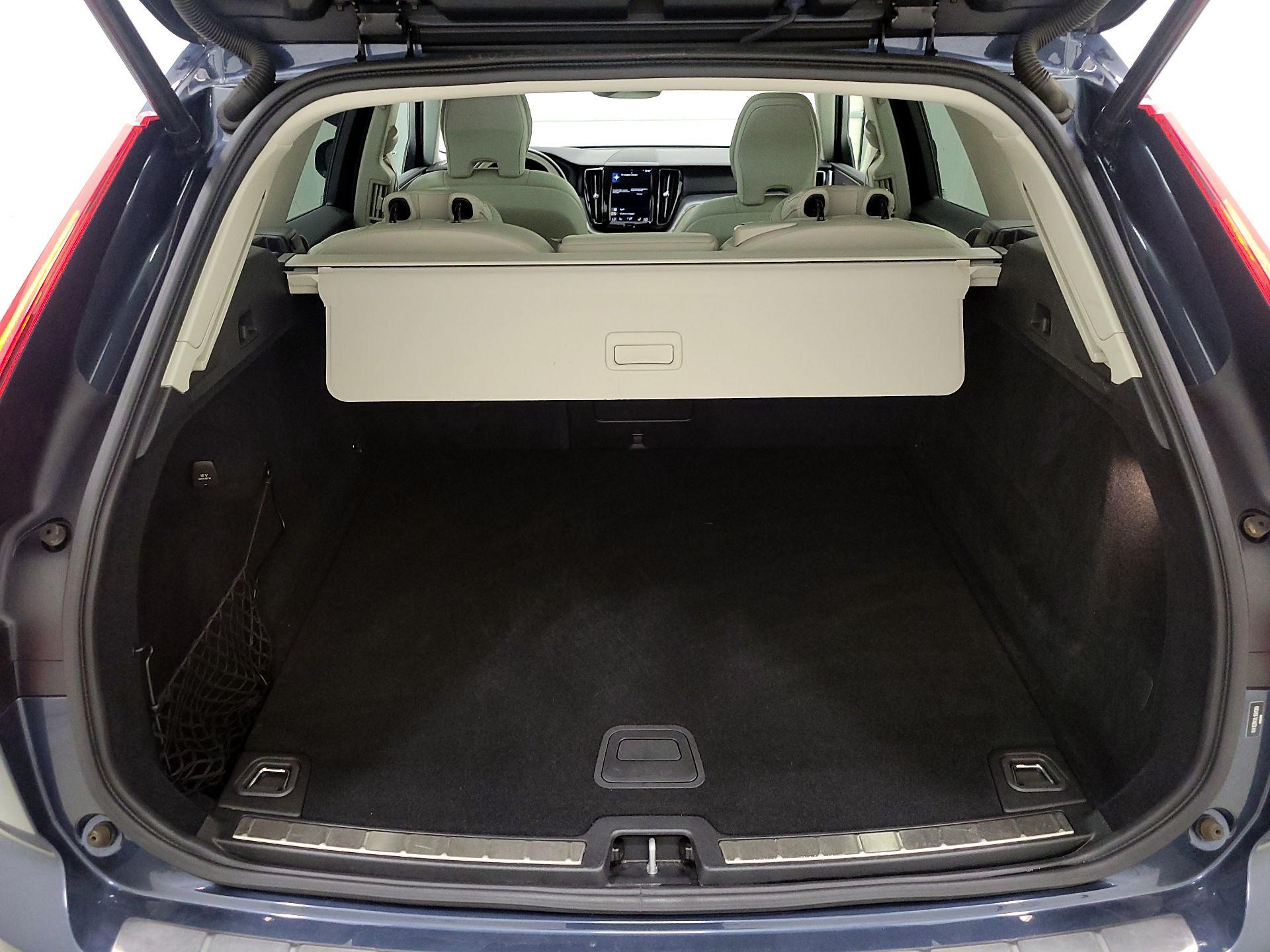 Thumbnail: 2020 Volvo XC60 - 20